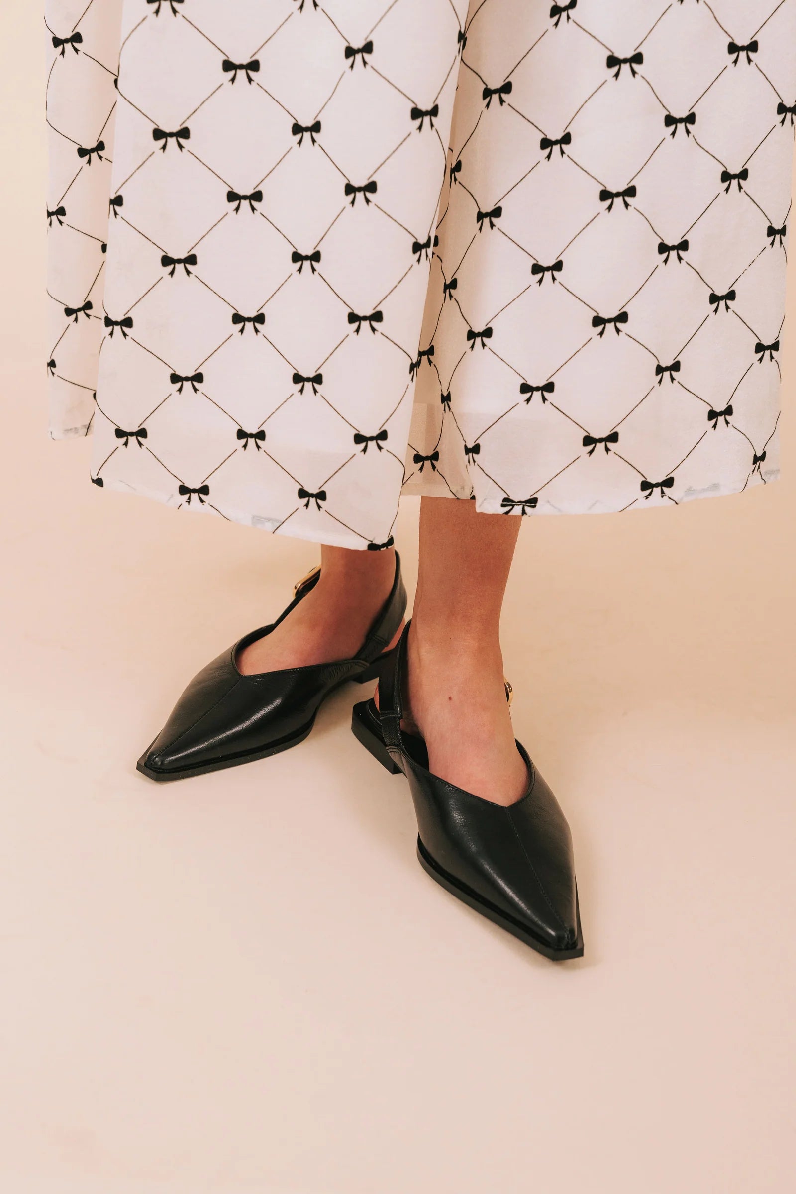 Steve Madden Buckle Detail Pointed Toe Flat in Black