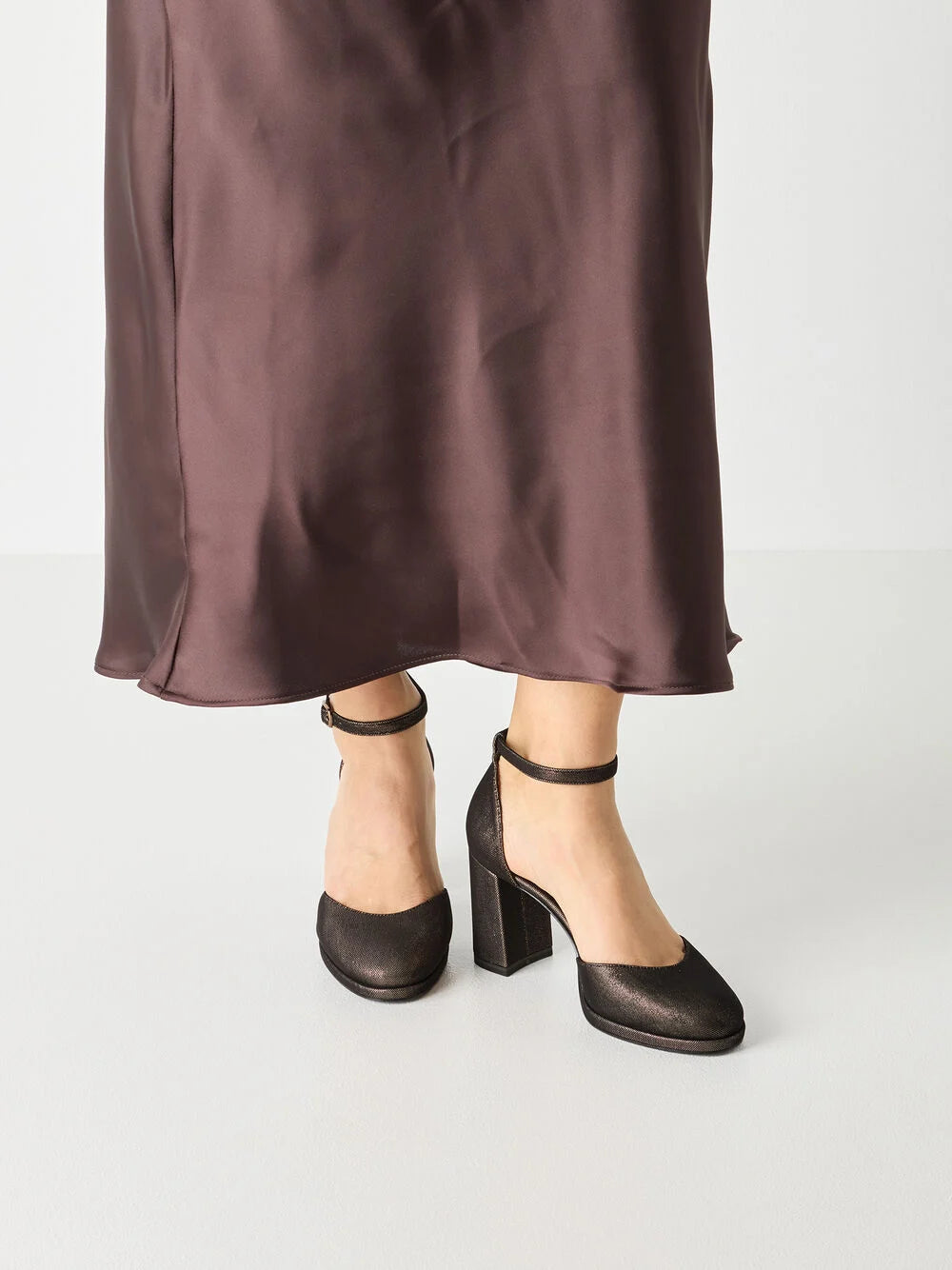 Tamaris Gold Shimmer Almond Toe D'orsay Block Heel Pump in Black