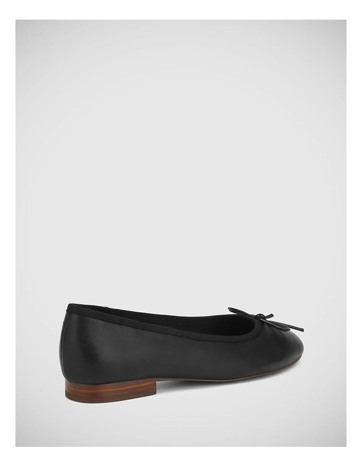 Wittner Bow detail Ballerina in Black
