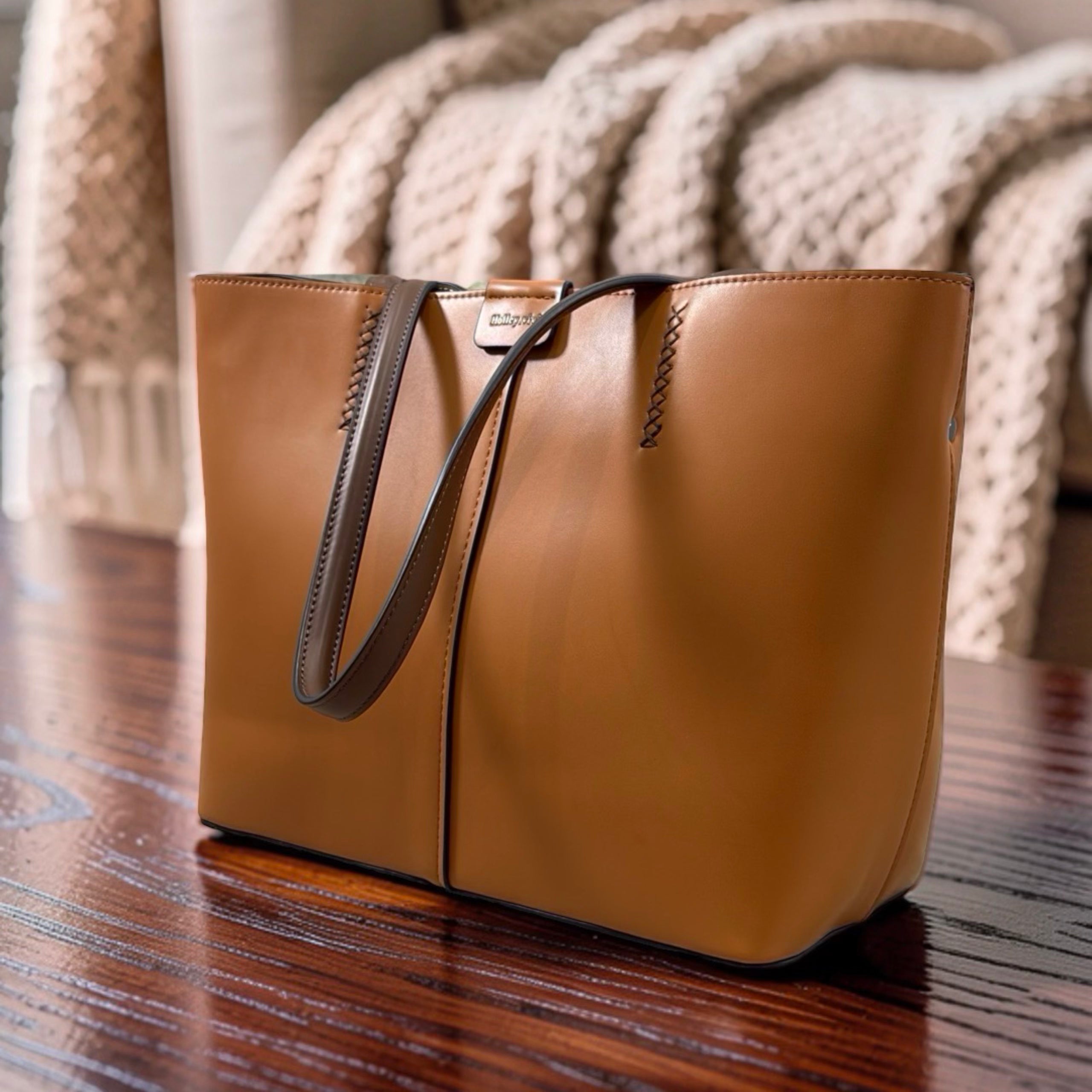 Holley Vivi Classic Tote in Tan