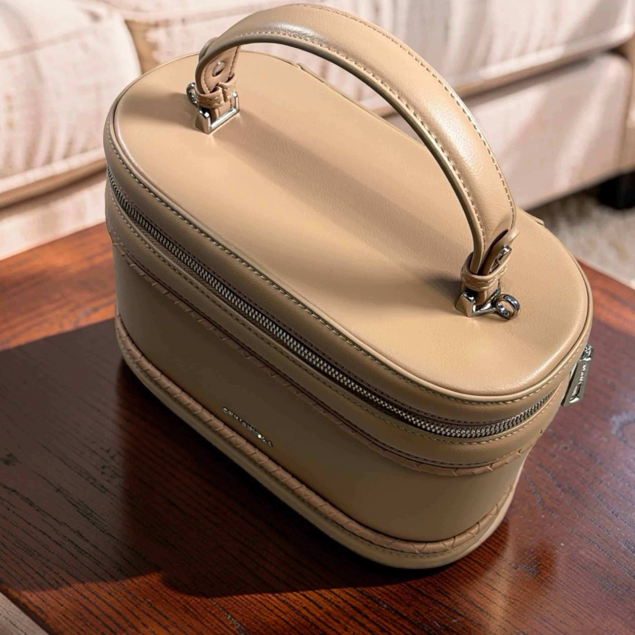 Chrisbella Top-Handle Bag with Tappings in Beige
