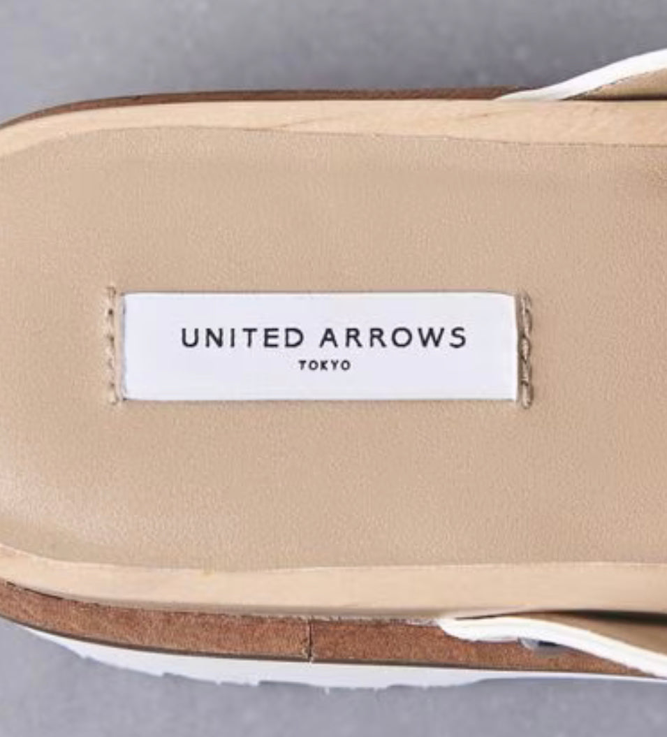 UNITED ARROWS WHITE ALMOND TOE MULE