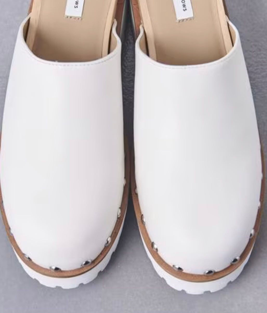 UNITED ARROWS WHITE ALMOND TOE MULE