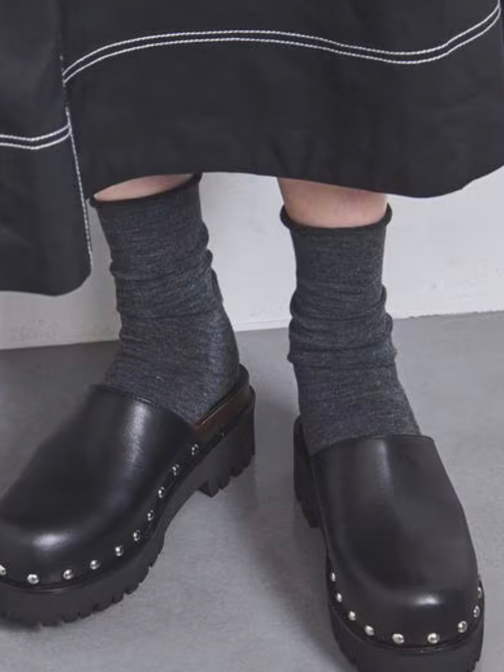 UNITED ARROWS BLACK ALMOND TOE MULE