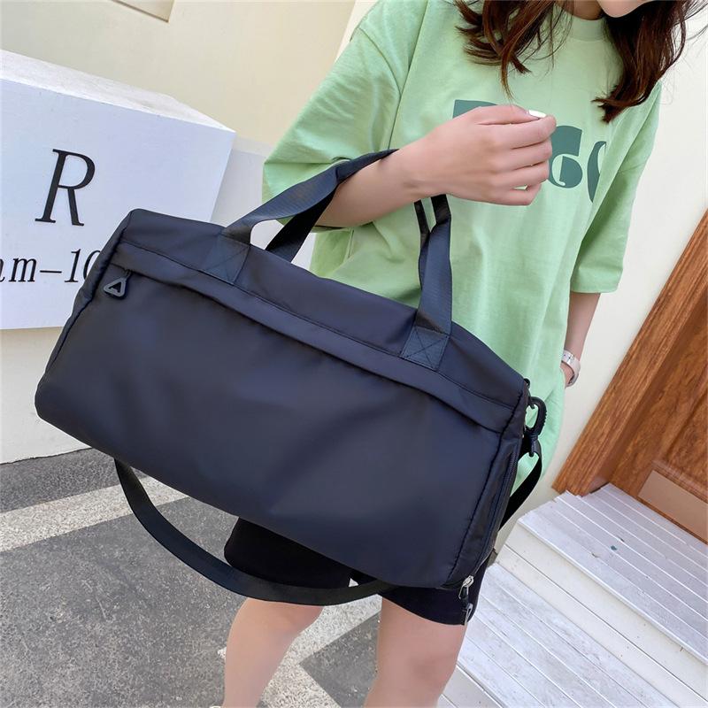 POLYESTER MIDI TRAVEL/GYM BAG IN BLUE