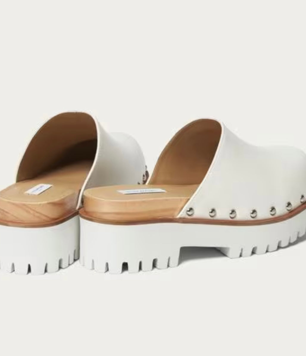 UNITED ARROWS WHITE ALMOND TOE MULE