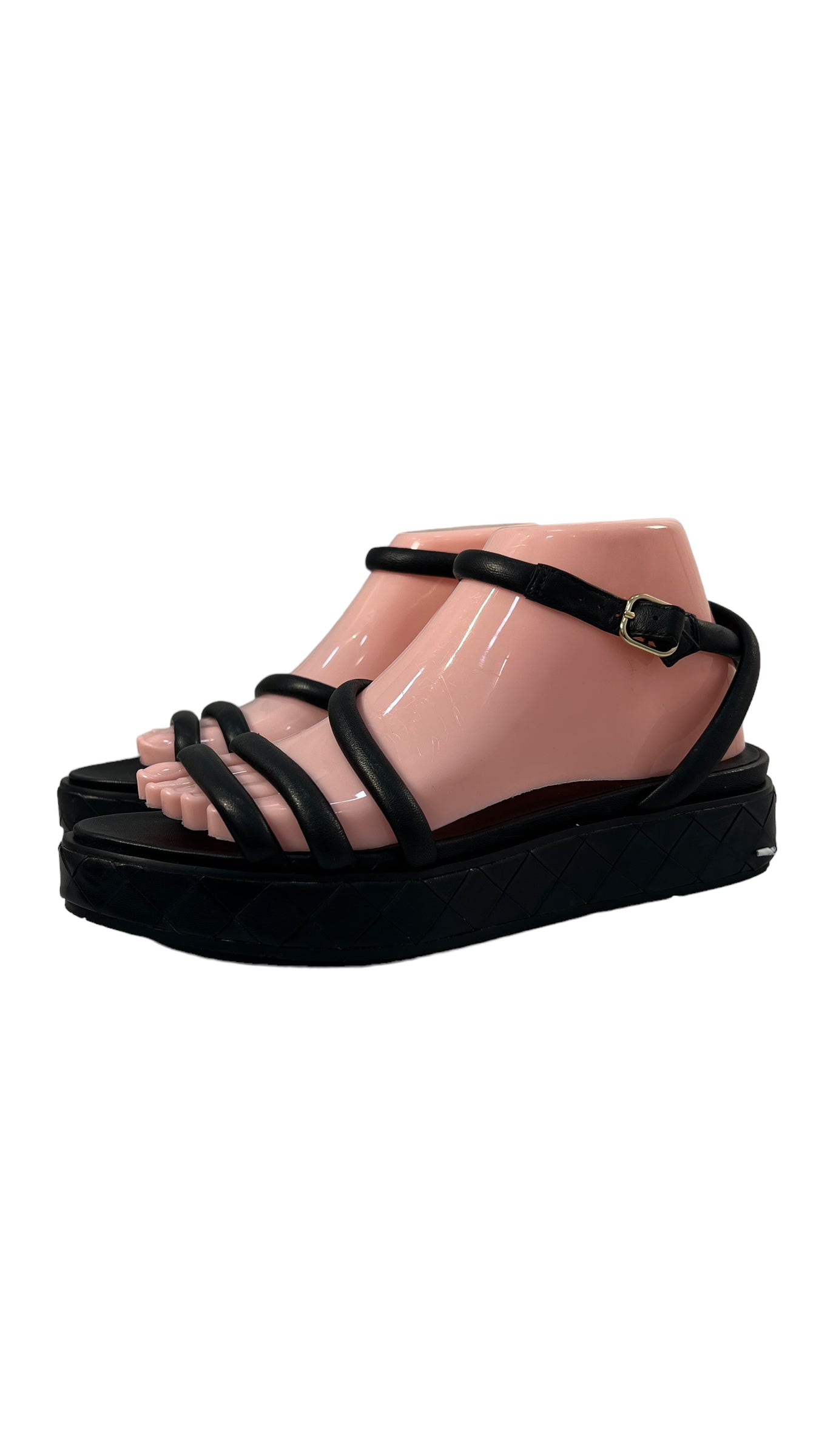 WHAT FOR BLACK TUBE STRAP FLATFORM SANDAL