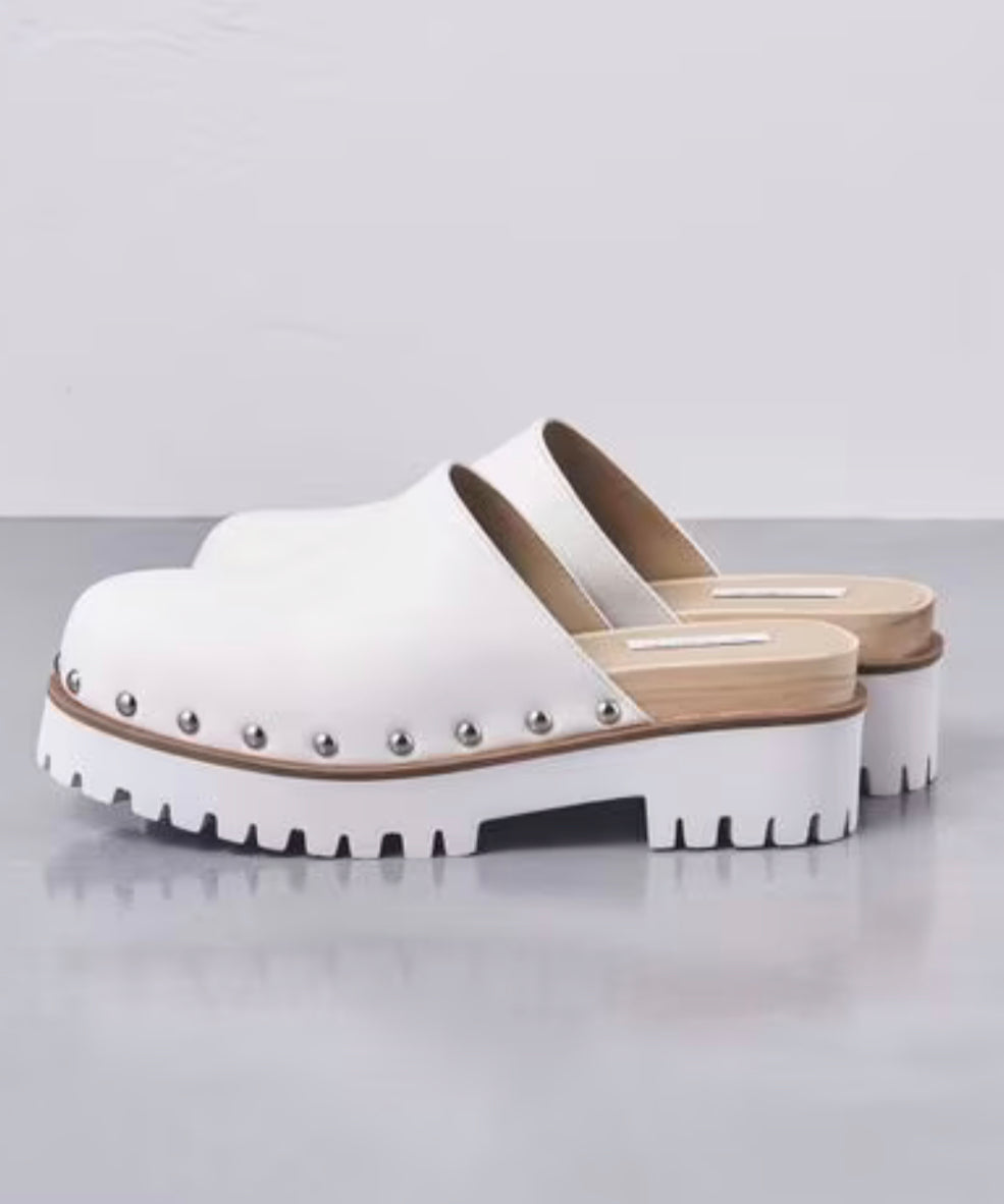 UNITED ARROWS WHITE ALMOND TOE MULE