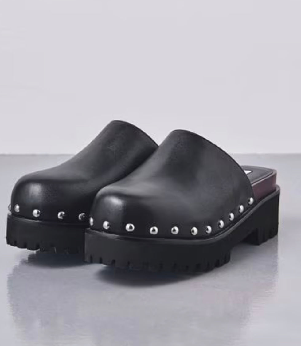 UNITED ARROWS BLACK ALMOND TOE MULE