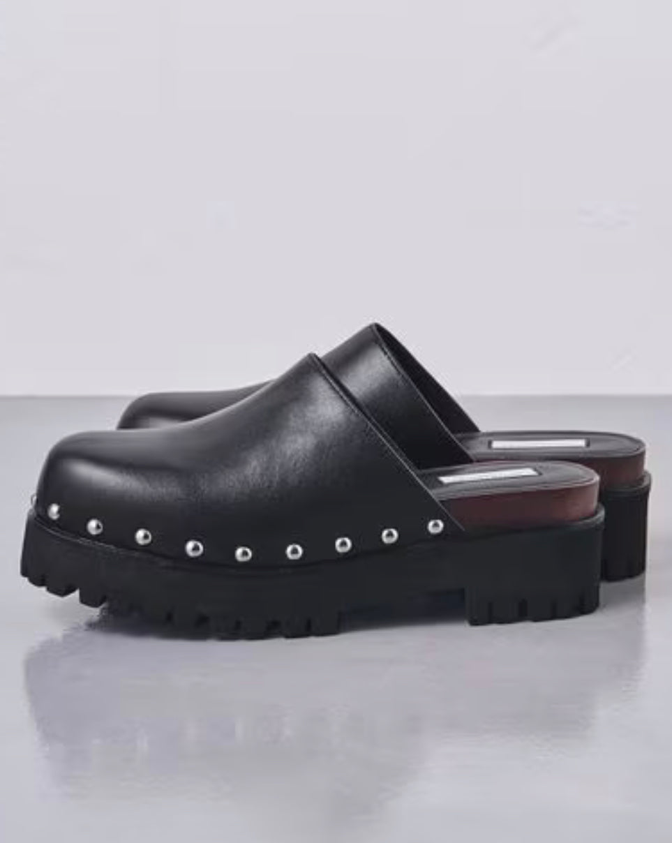 UNITED ARROWS BLACK ALMOND TOE MULE