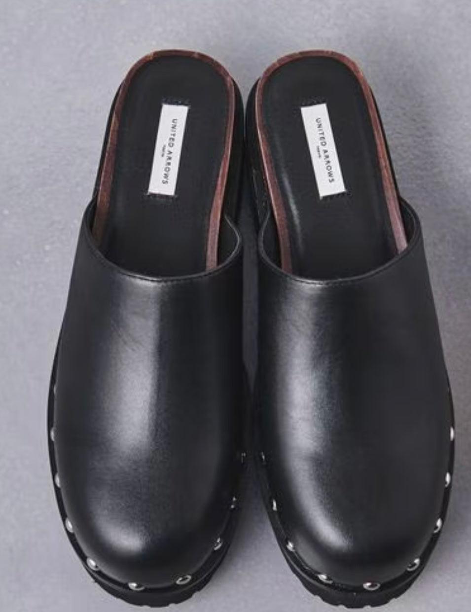 UNITED ARROWS BLACK ALMOND TOE MULE