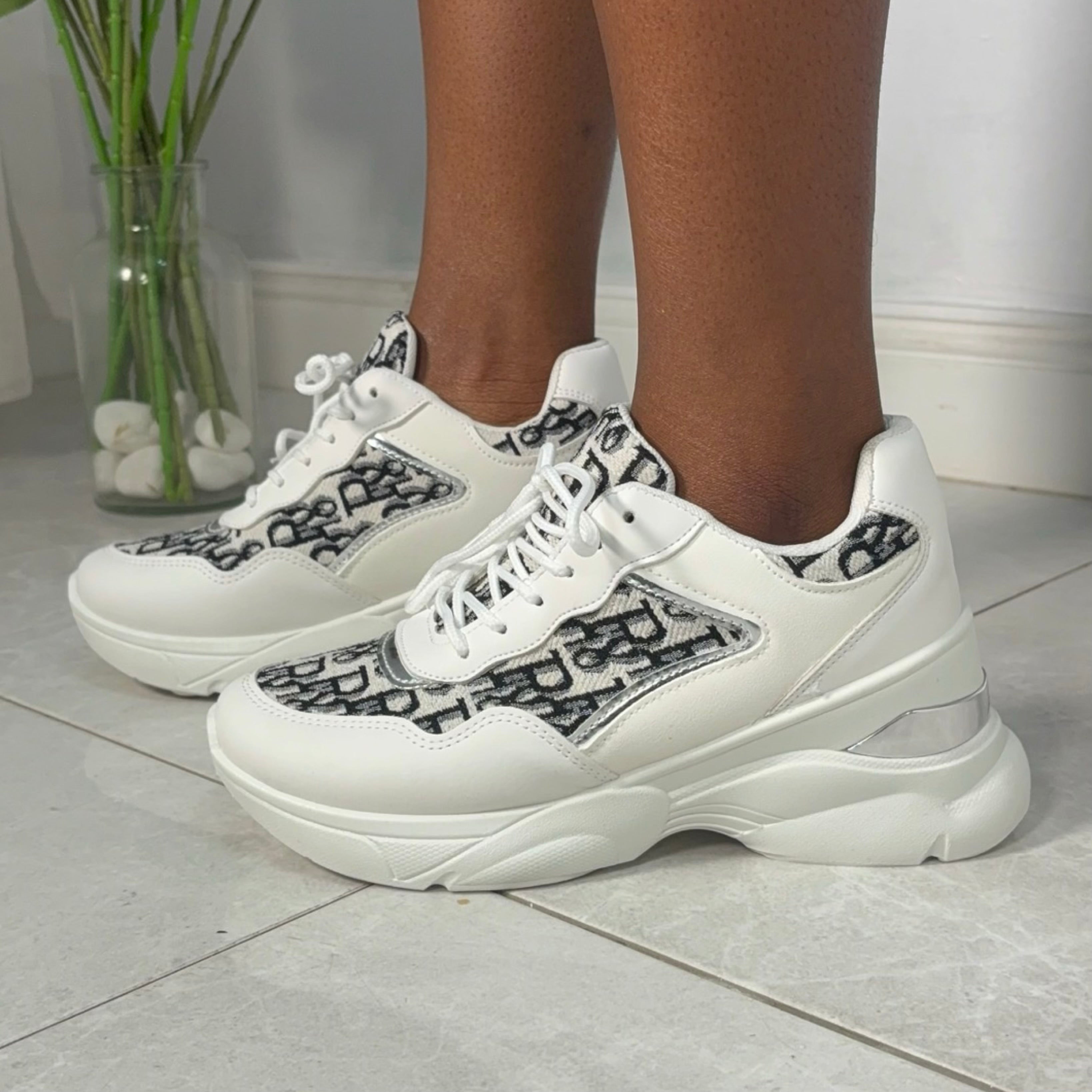 The Metro Sneakers in White