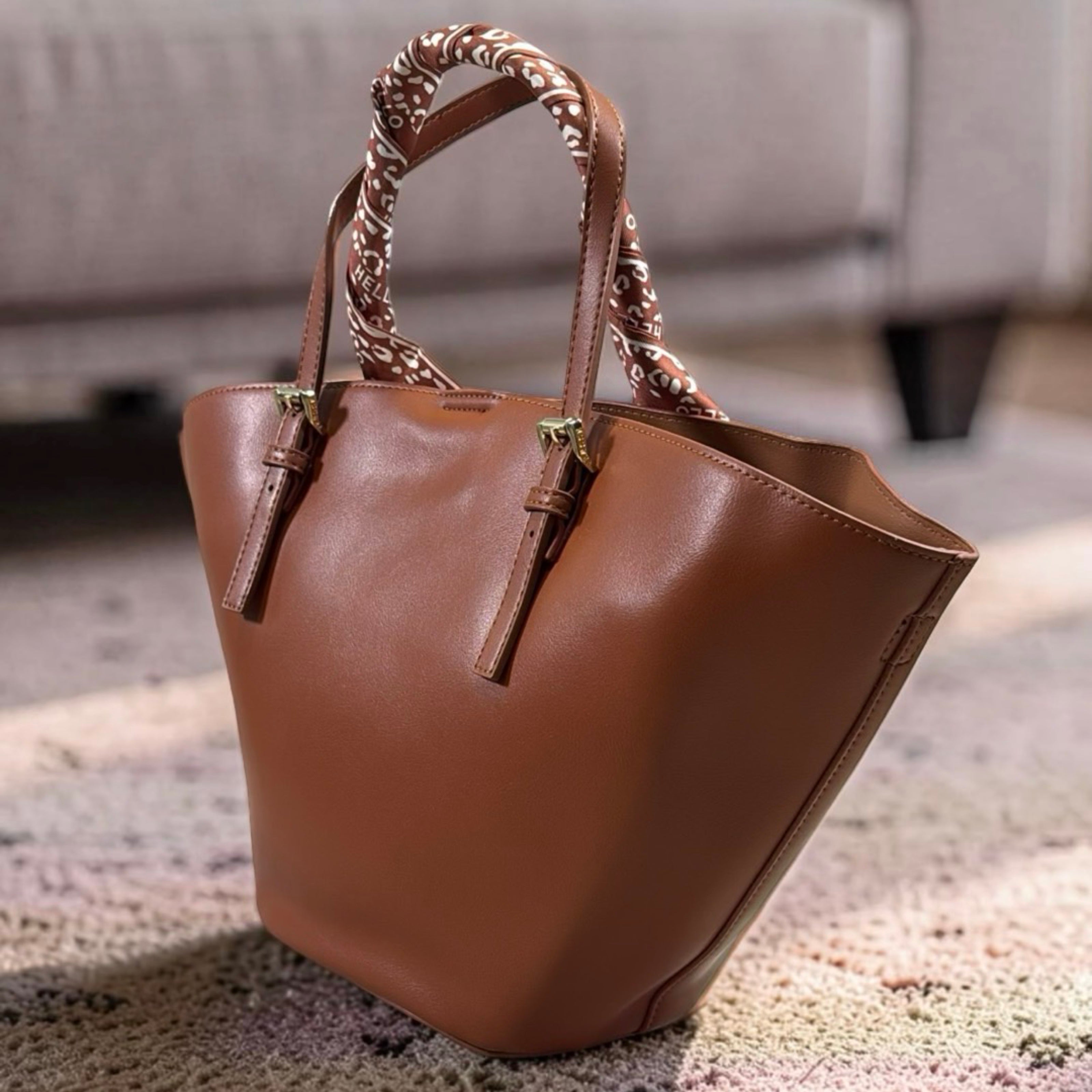 Versse Trapeze Handbag in Brown