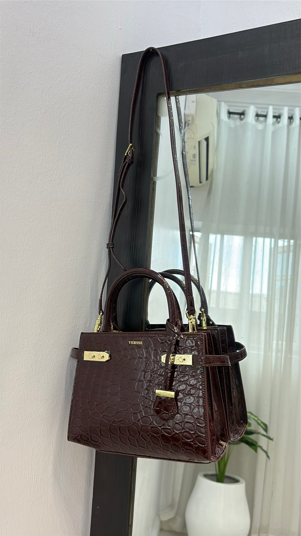 Versse Structured Leather Faux Croc Skin Bag in Coffee
