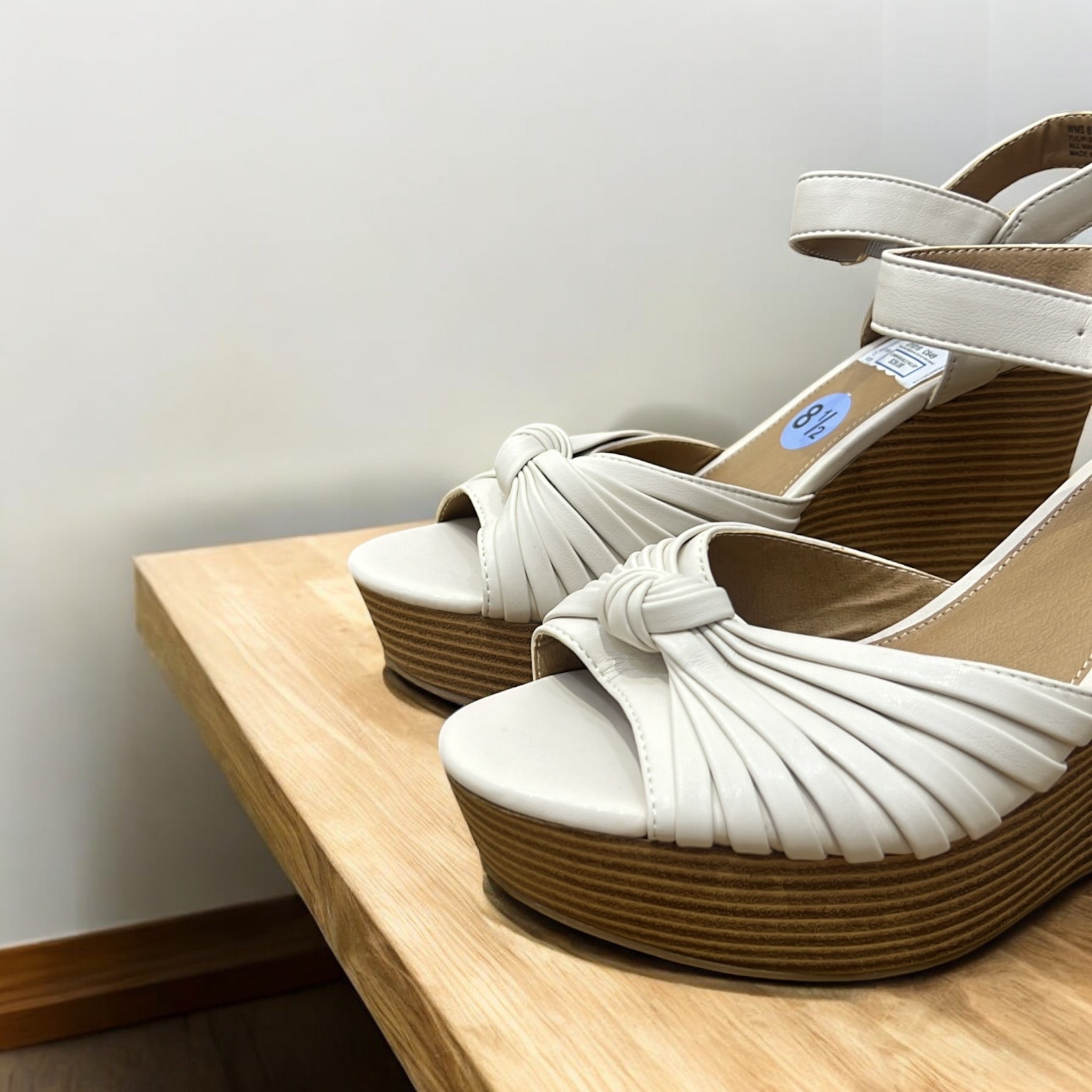 REPORT KNOT WEDGE SANDAL IN OFF WHITE