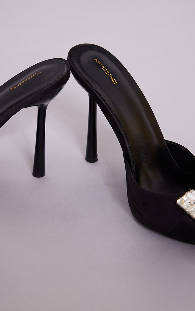 PRETTY LITTLE THING BROOCH EMBELLISHED HEELED SANDAL IN BLACK