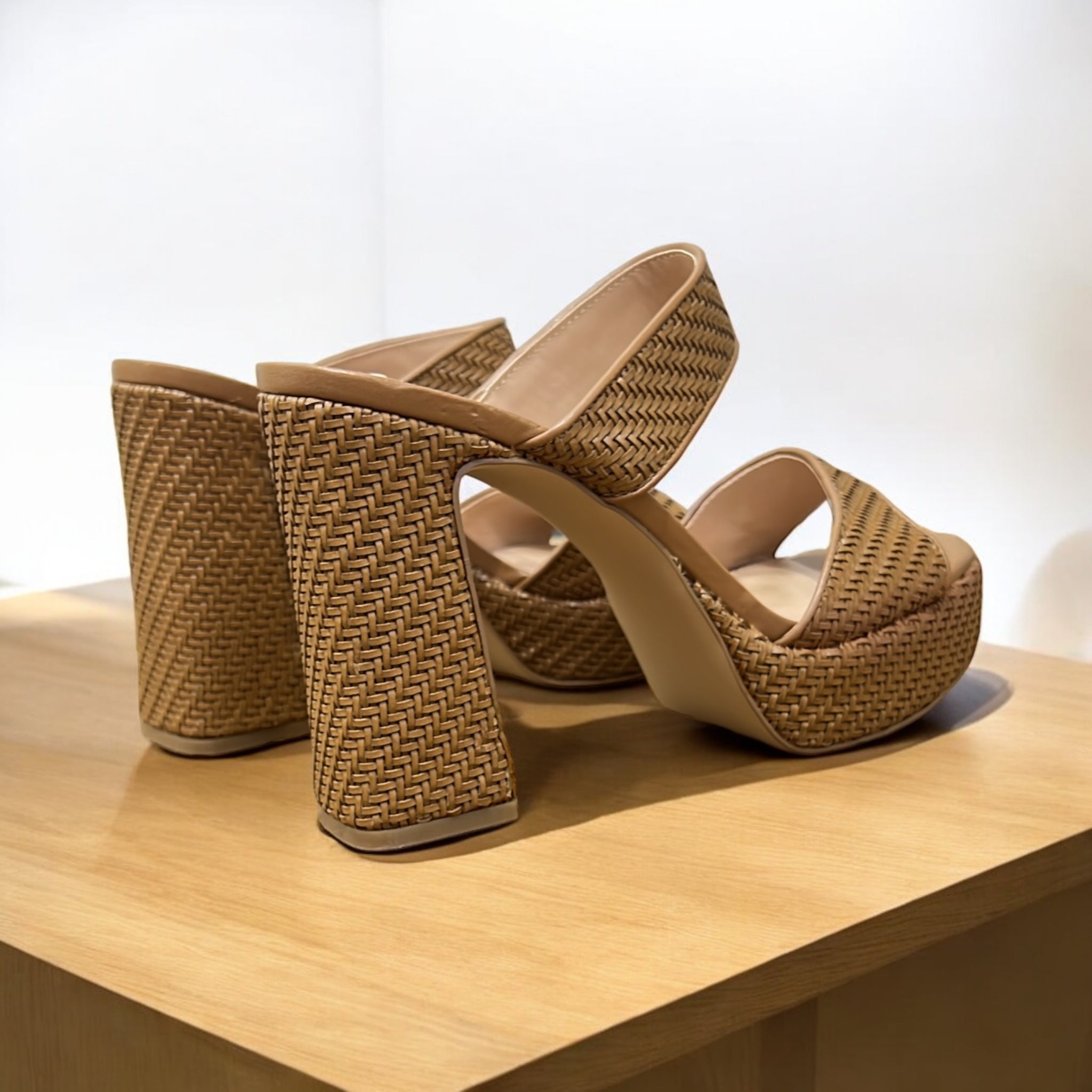 STEVE MADDEN FAUX WOVEN RAFFIA BLOCK HEEL MULE IN COGNAC