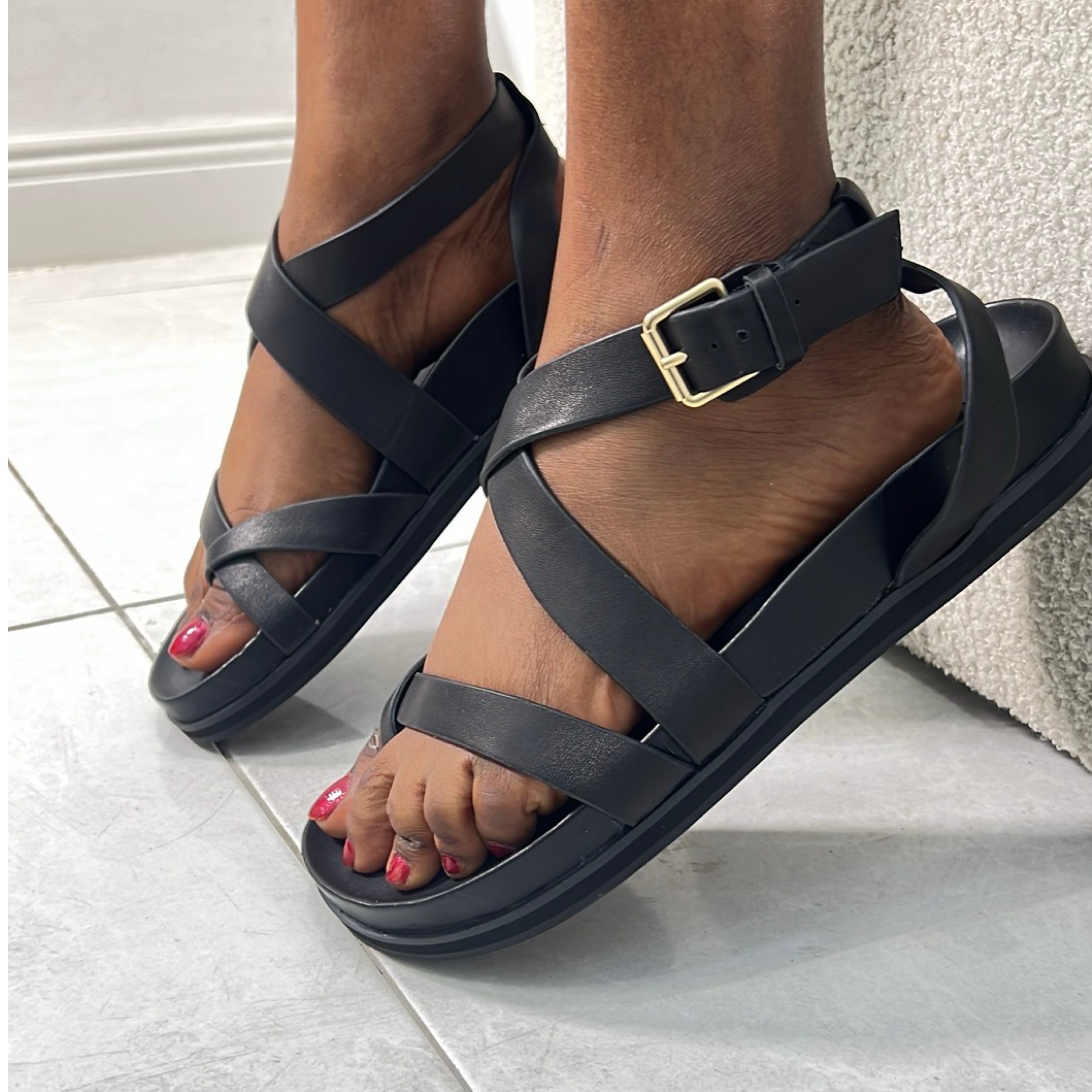 Santuary Toe Strappy Sandal in Black