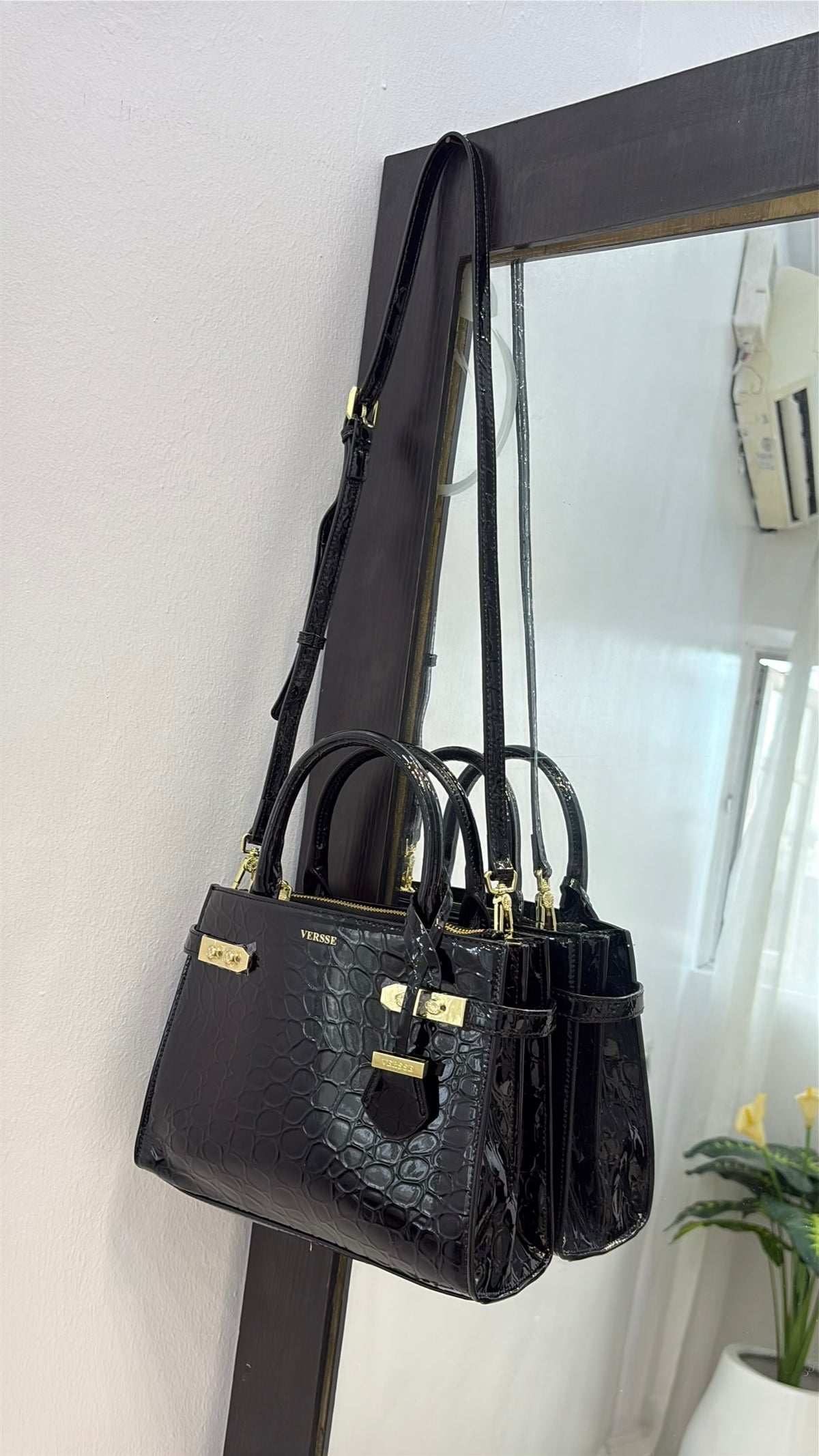 Versse Structured Leather Faux Croc Skin Bag in Black