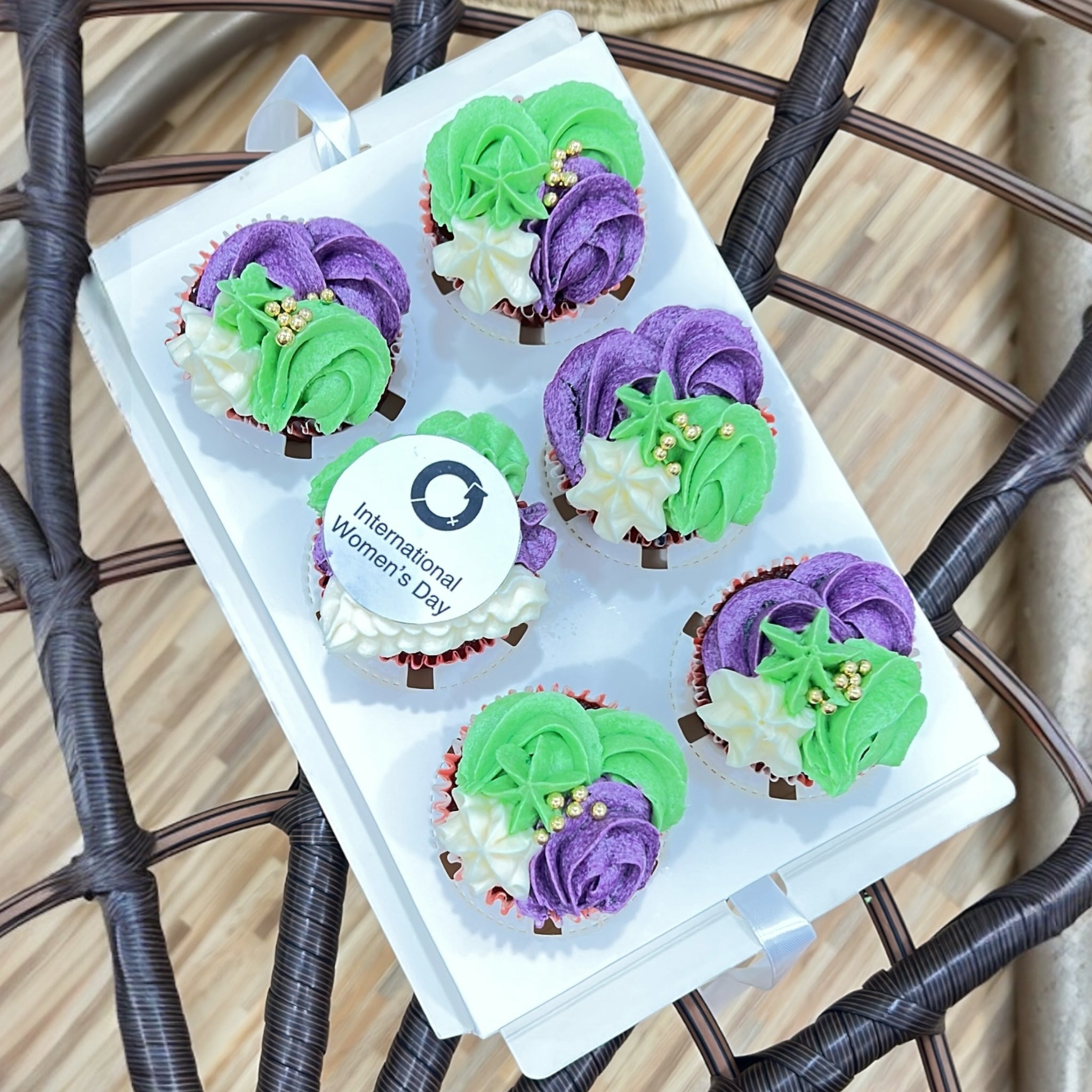 INTERNATIONAL WOMEN'S DAY CUPCAKE BOX