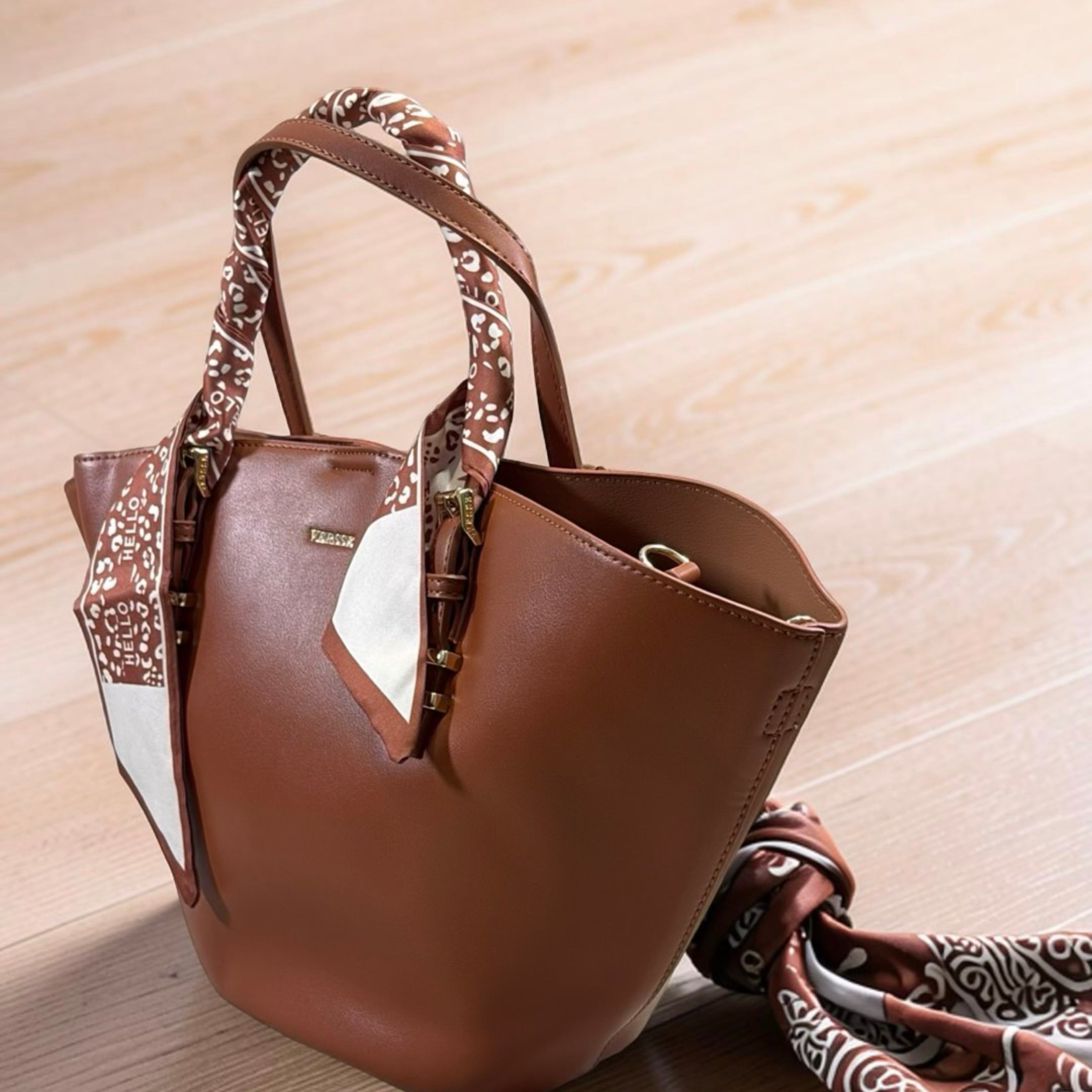 Versse Trapeze Handbag in Brown