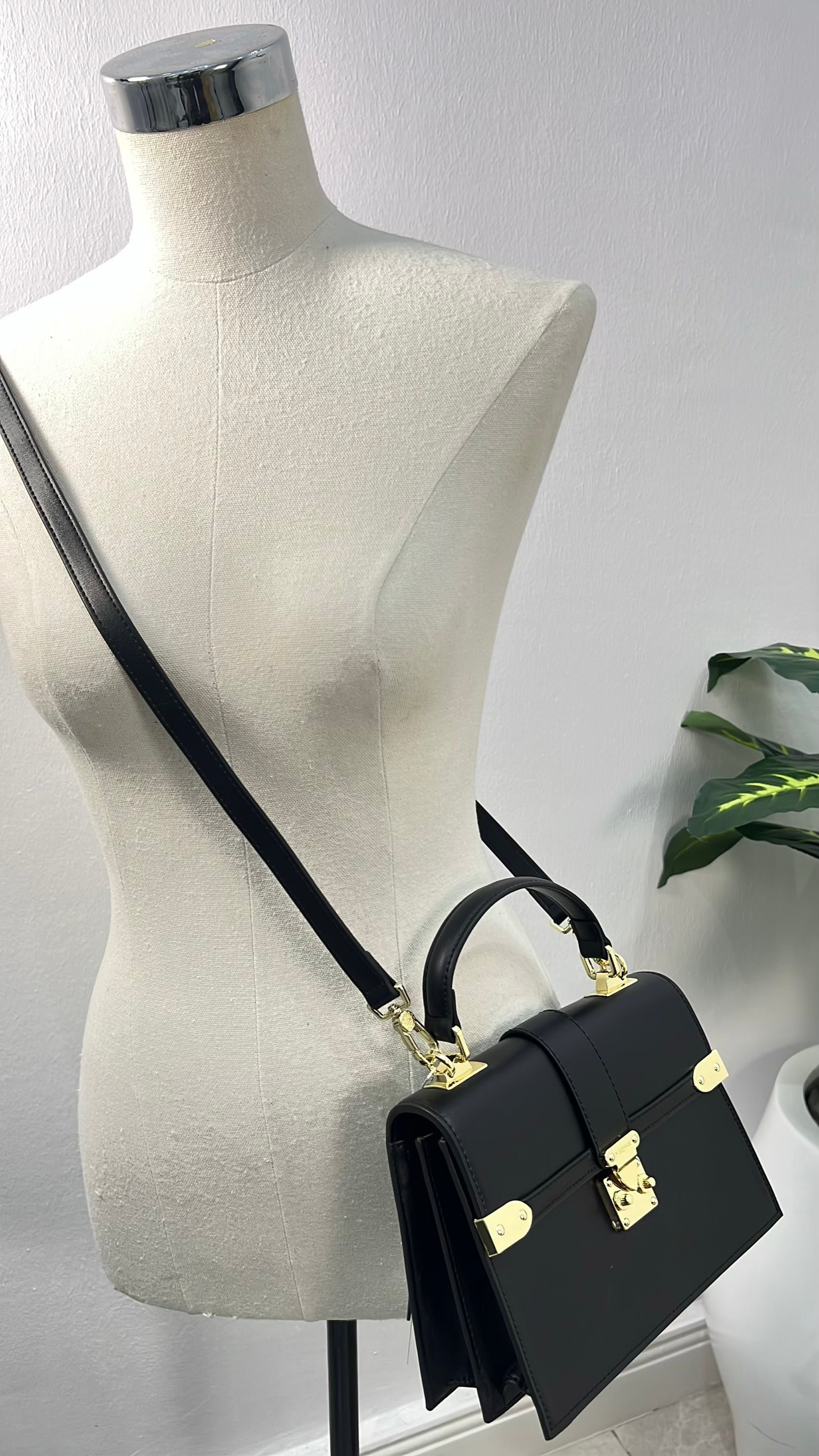 Versse Structured Top Handle Mini Bag in Wine in Black