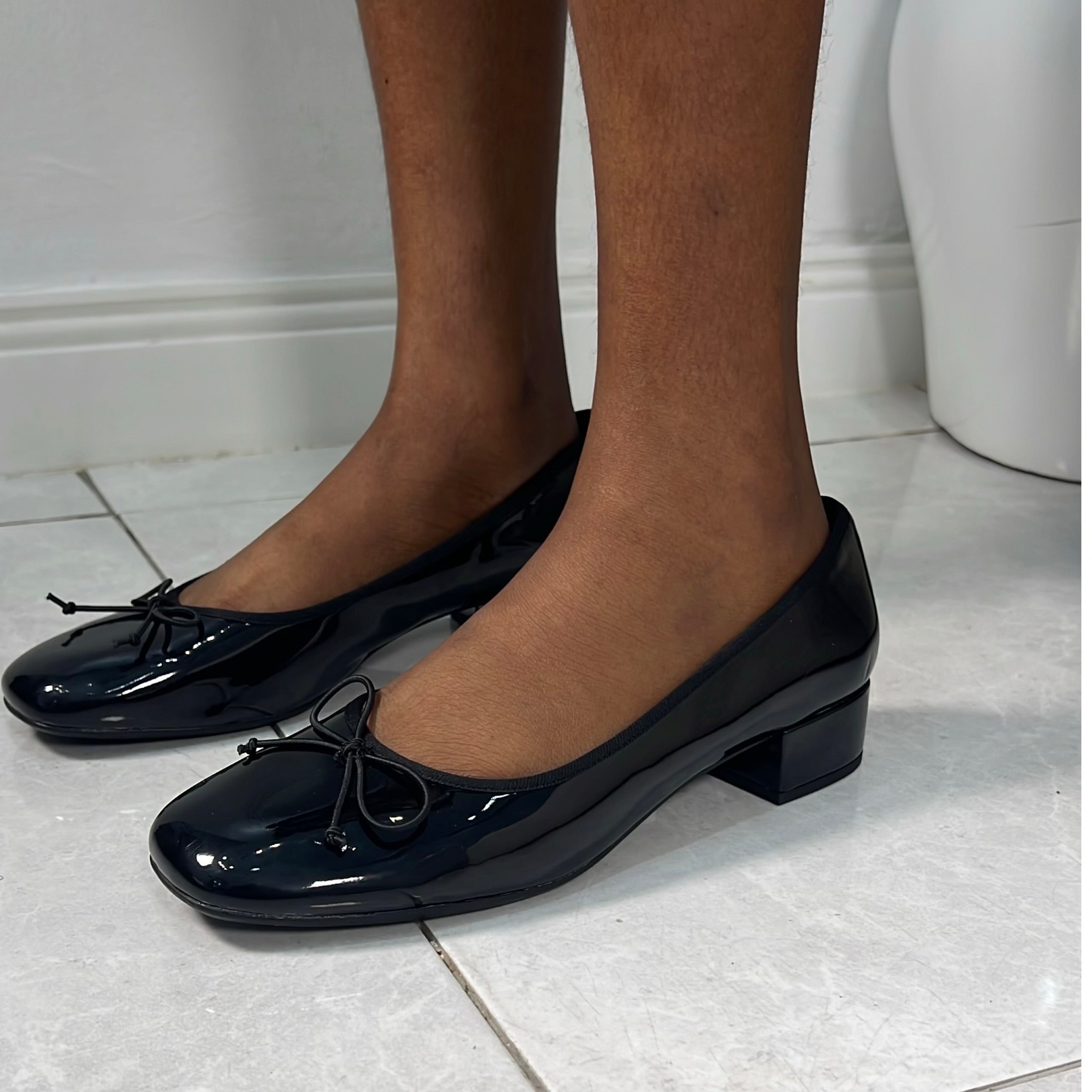 Bold Bow Detail Patent Leather Block Heel Pump in Black