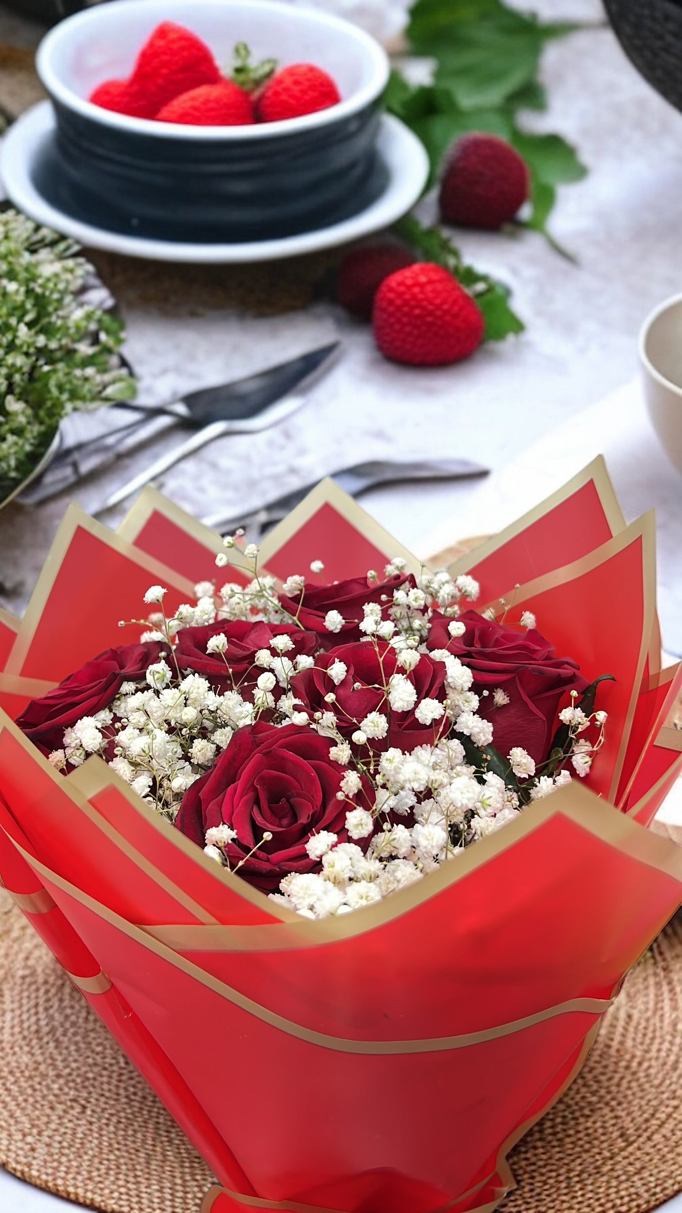 VALENTINES BOUQUET OF RED ROSES