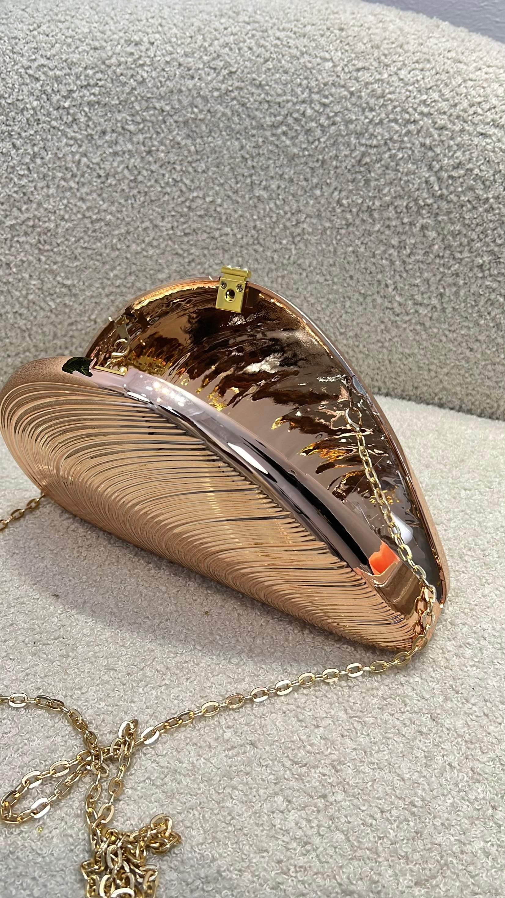 Metallic Shell-Shaped Clutch Purse in Rosegold