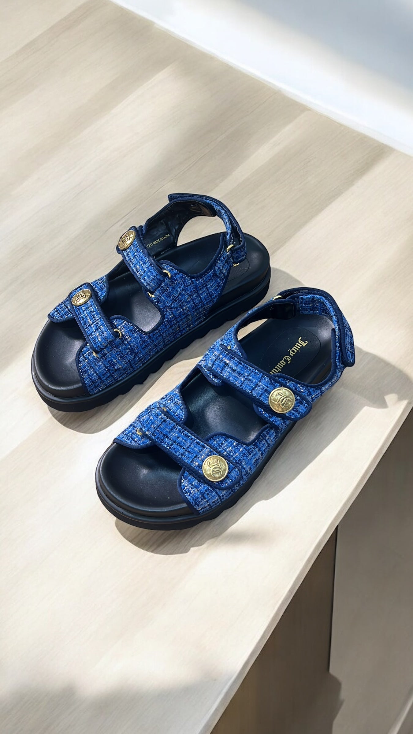 JUICY COUTURE QUILTED LEATHER VELCRO SANDAL IN TWEED BLUE