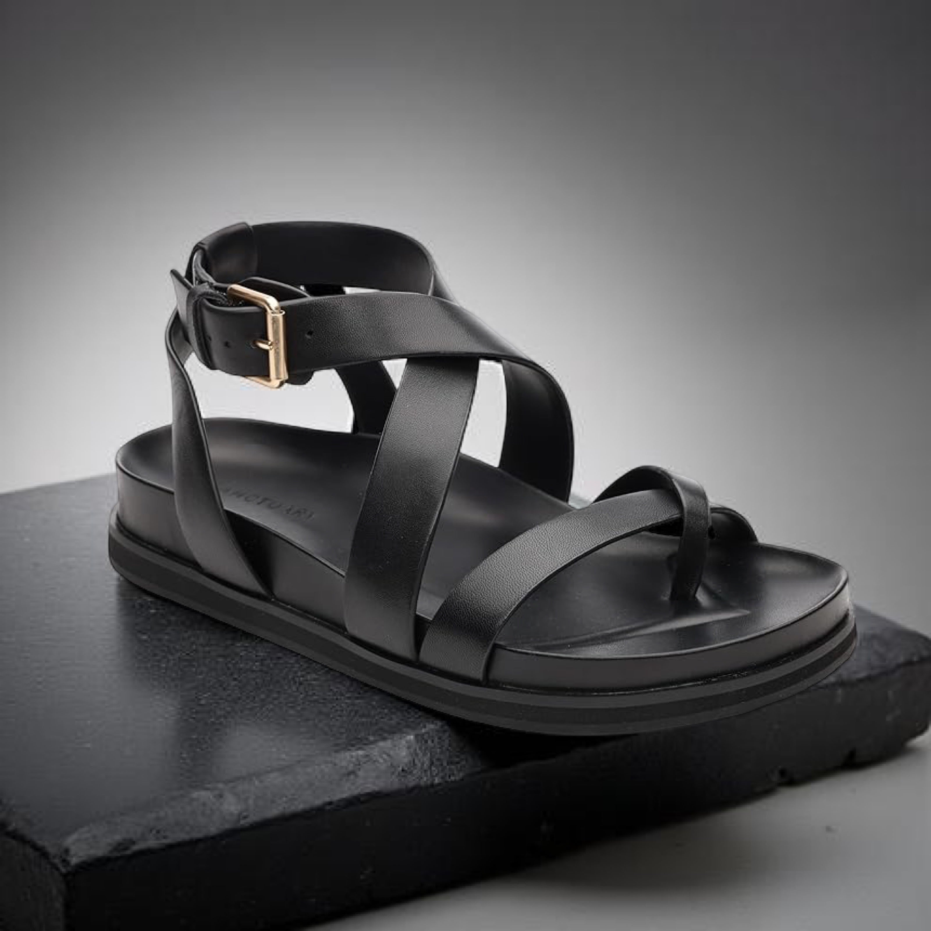 Santuary Toe Strappy Sandal in Black