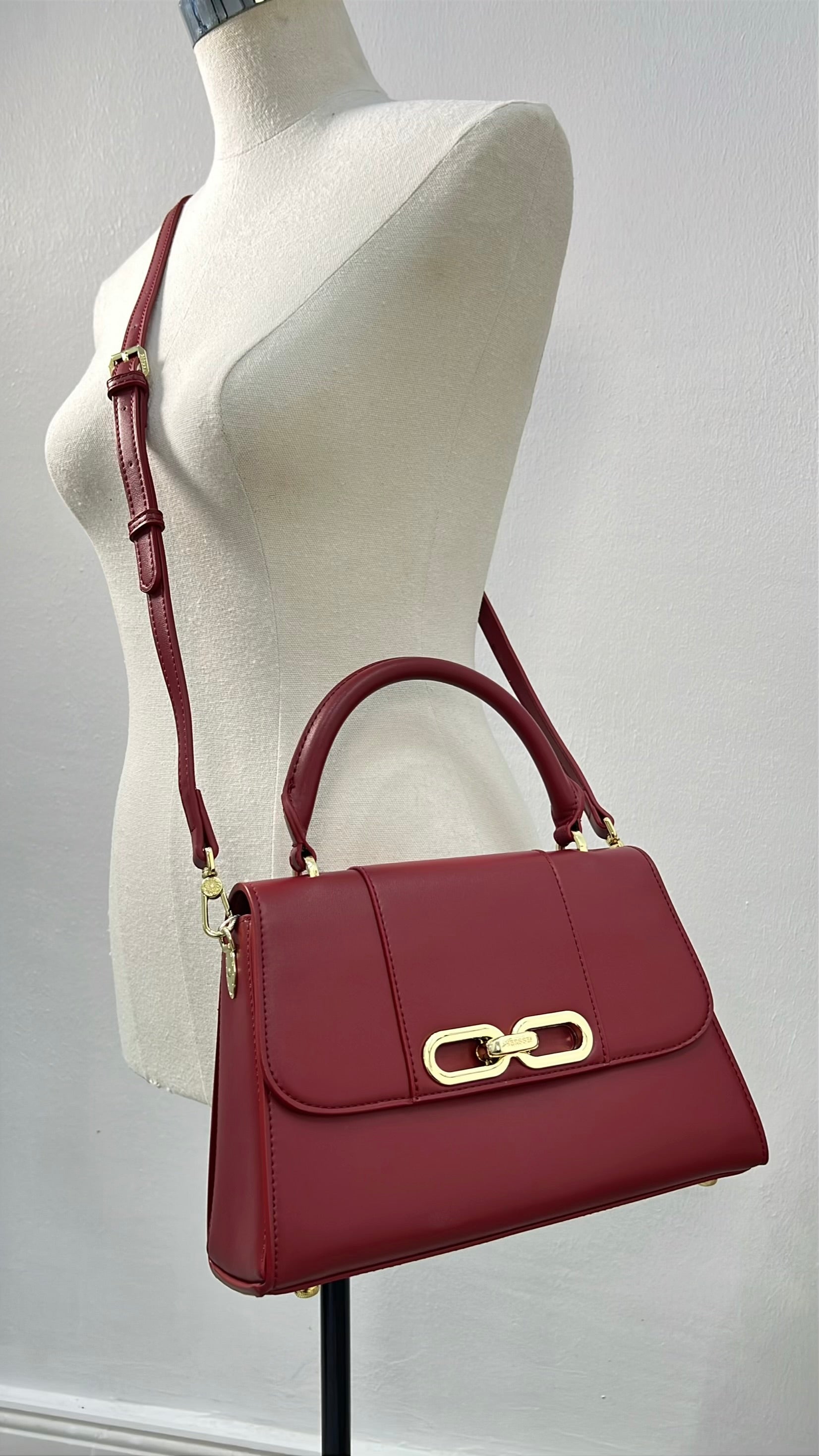 Versse Top handle Structured Flap Bag in Red