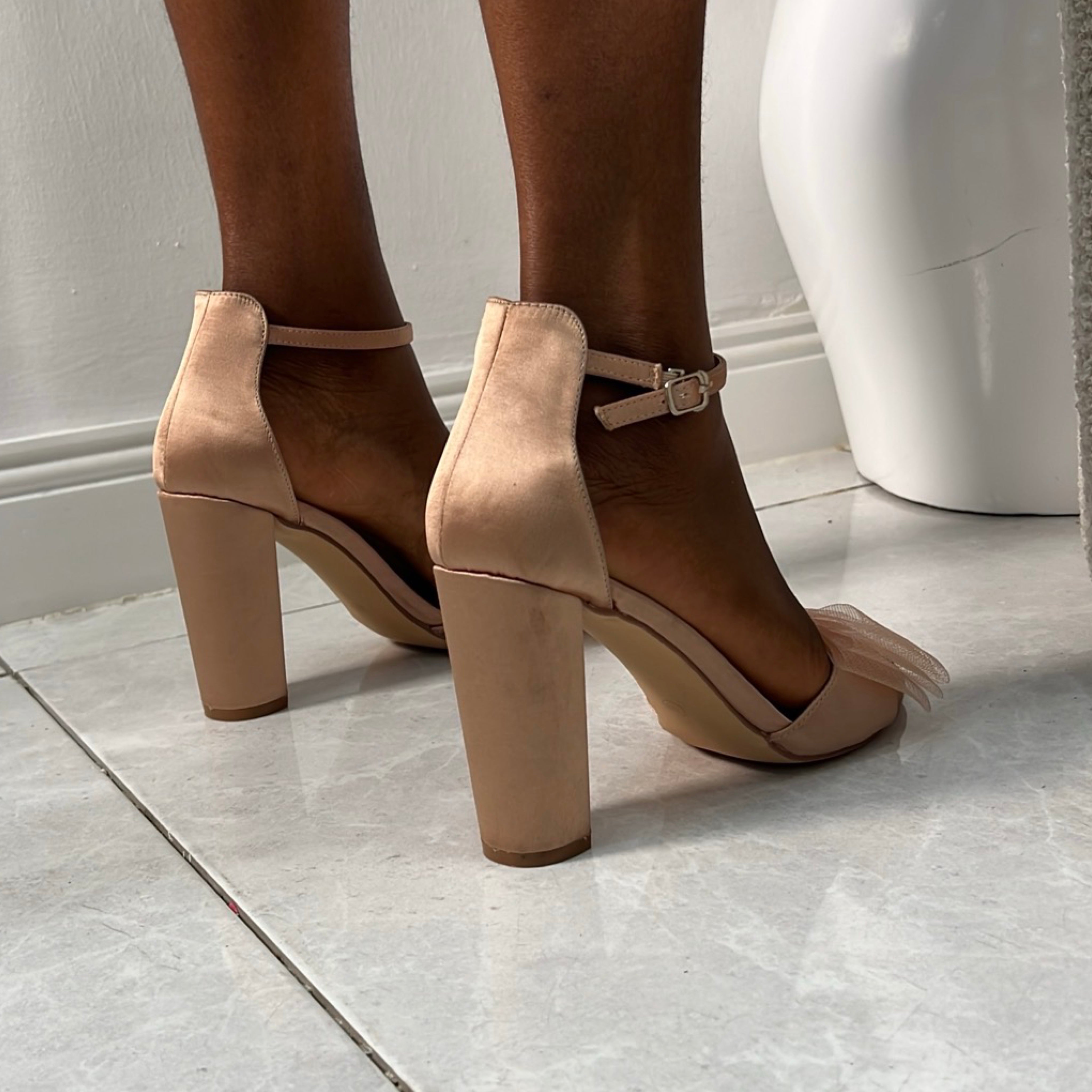 Femme Mesh Bow-Detail Block Heel Sandal