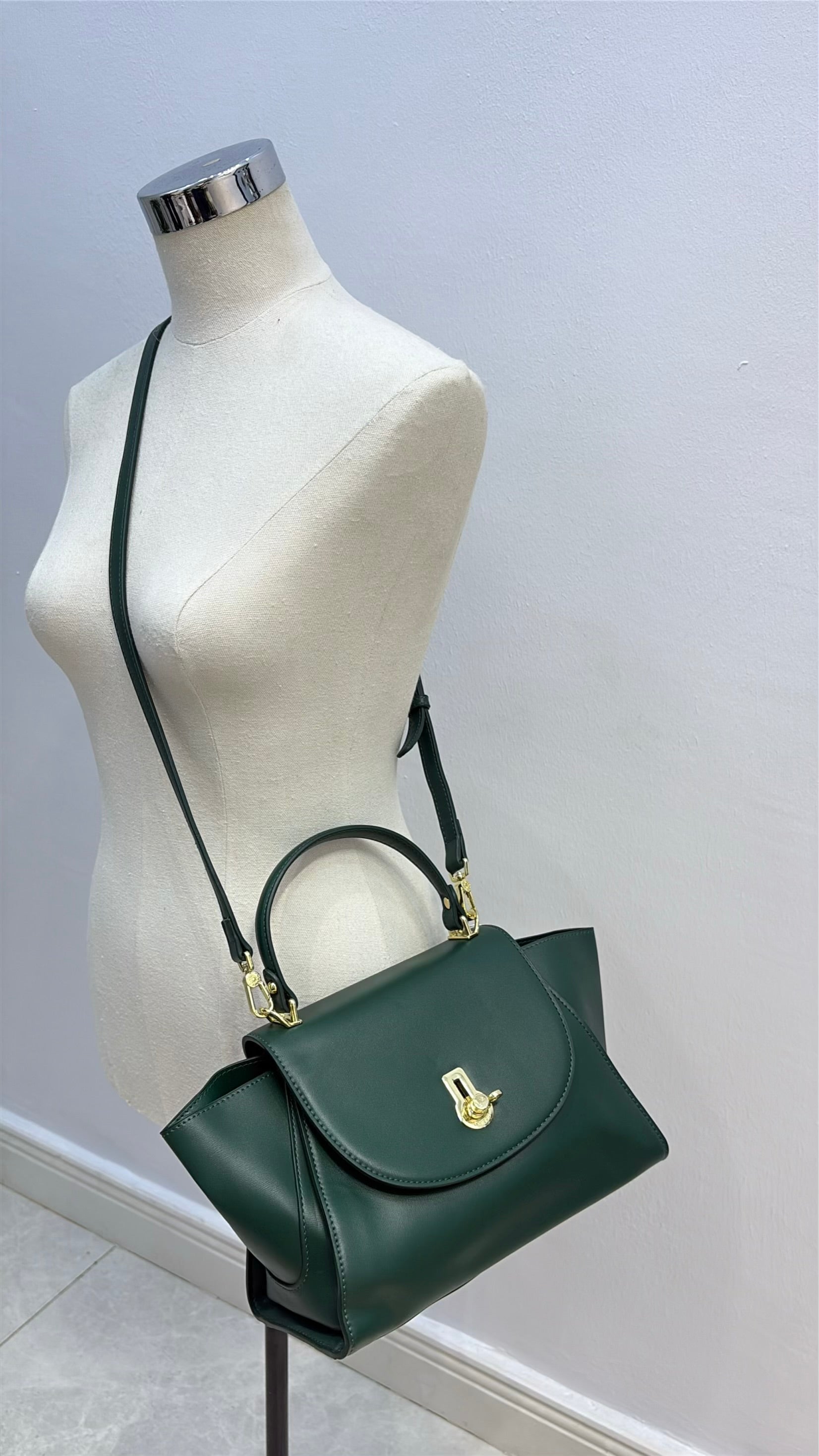Versse Top Handle Winged Bag in Green