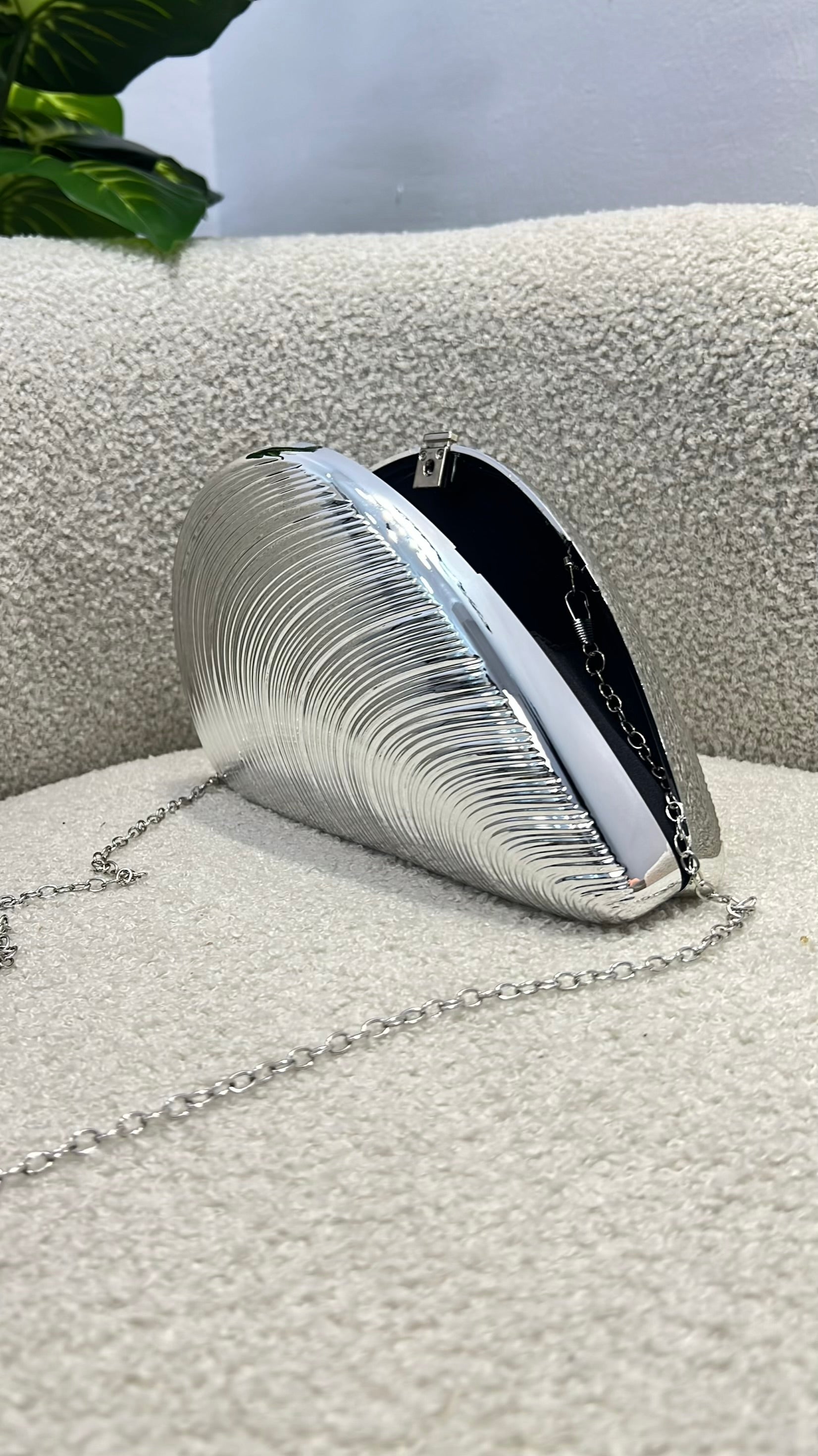 Metallic Shell-Shaped Clutch Purse in Silver