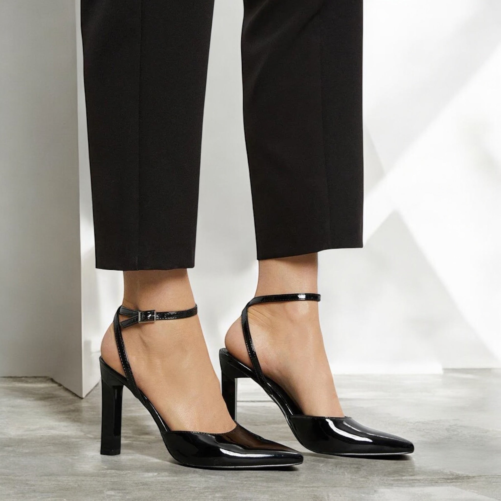 DOROTHY PERKINS ELEVATE ANKLE STRAP COURT IN BLACK