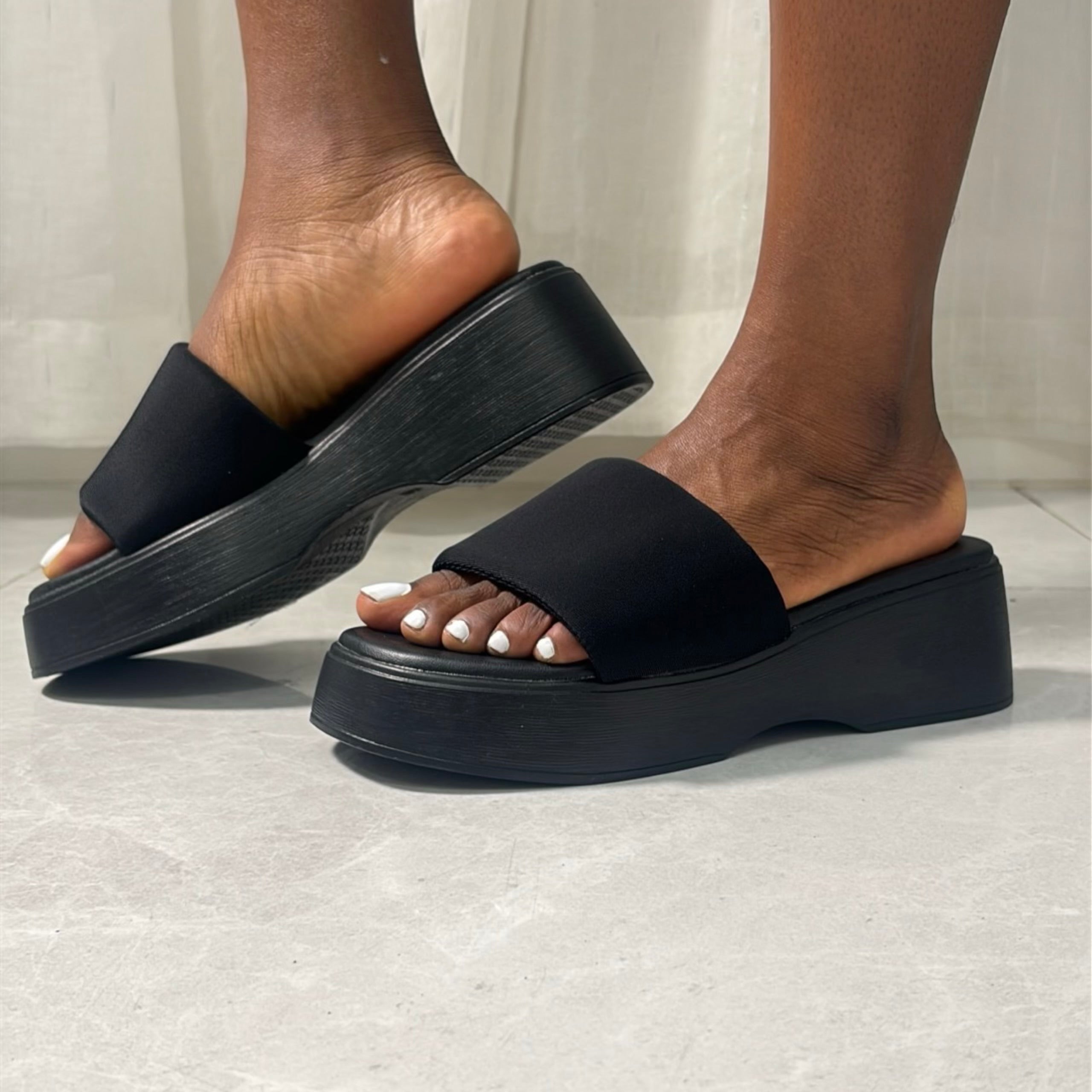 C& A Flatforms in Black