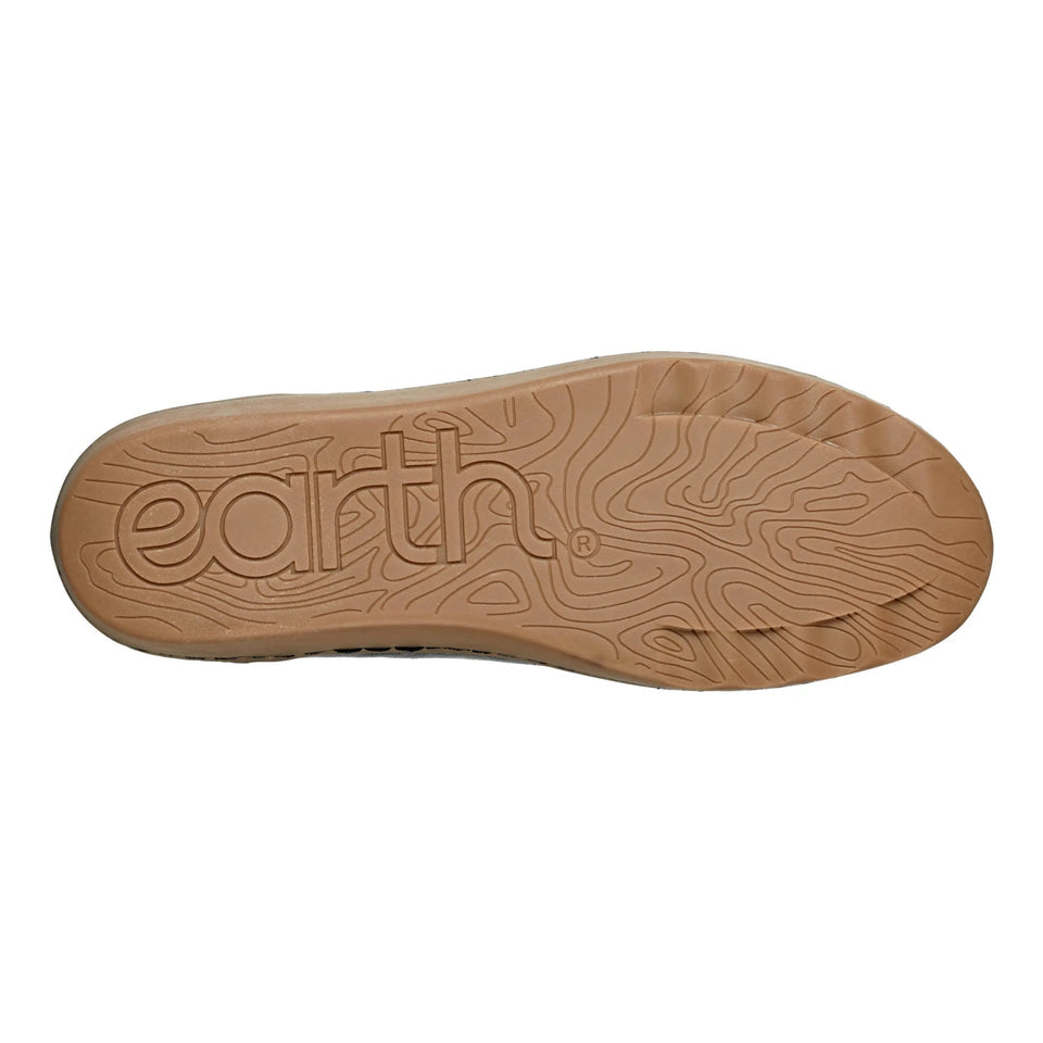 Earth Almond Toe Leather Flat Shoes in Black