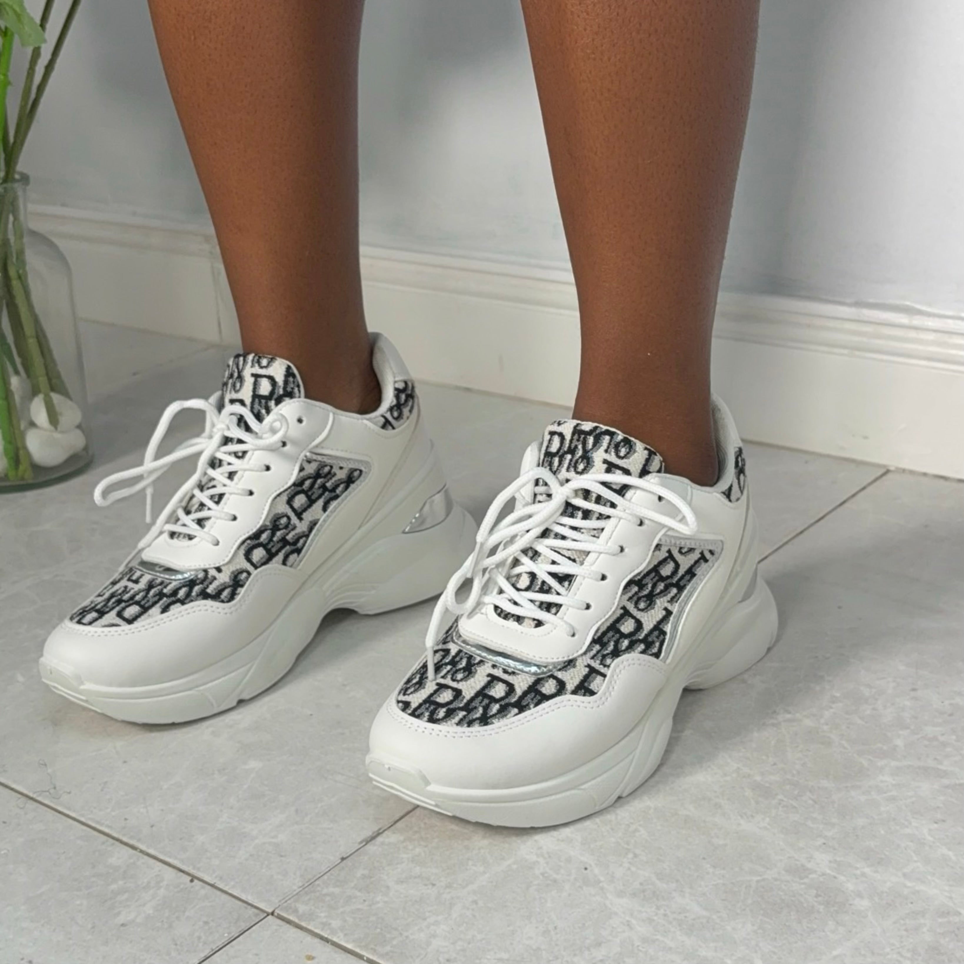 The Metro Sneakers in White