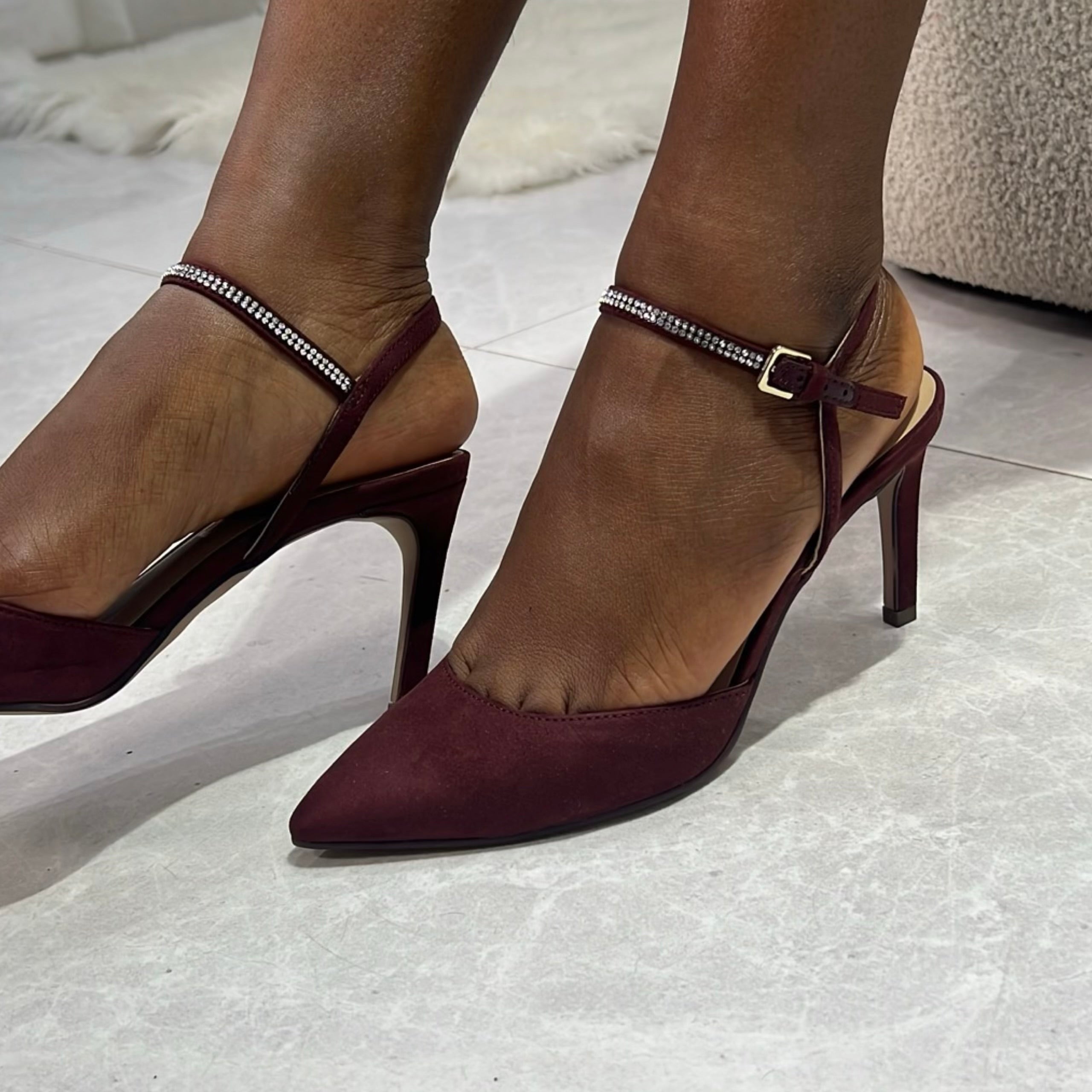Riveria Suede Pointed Toe Shoes in Burgundy