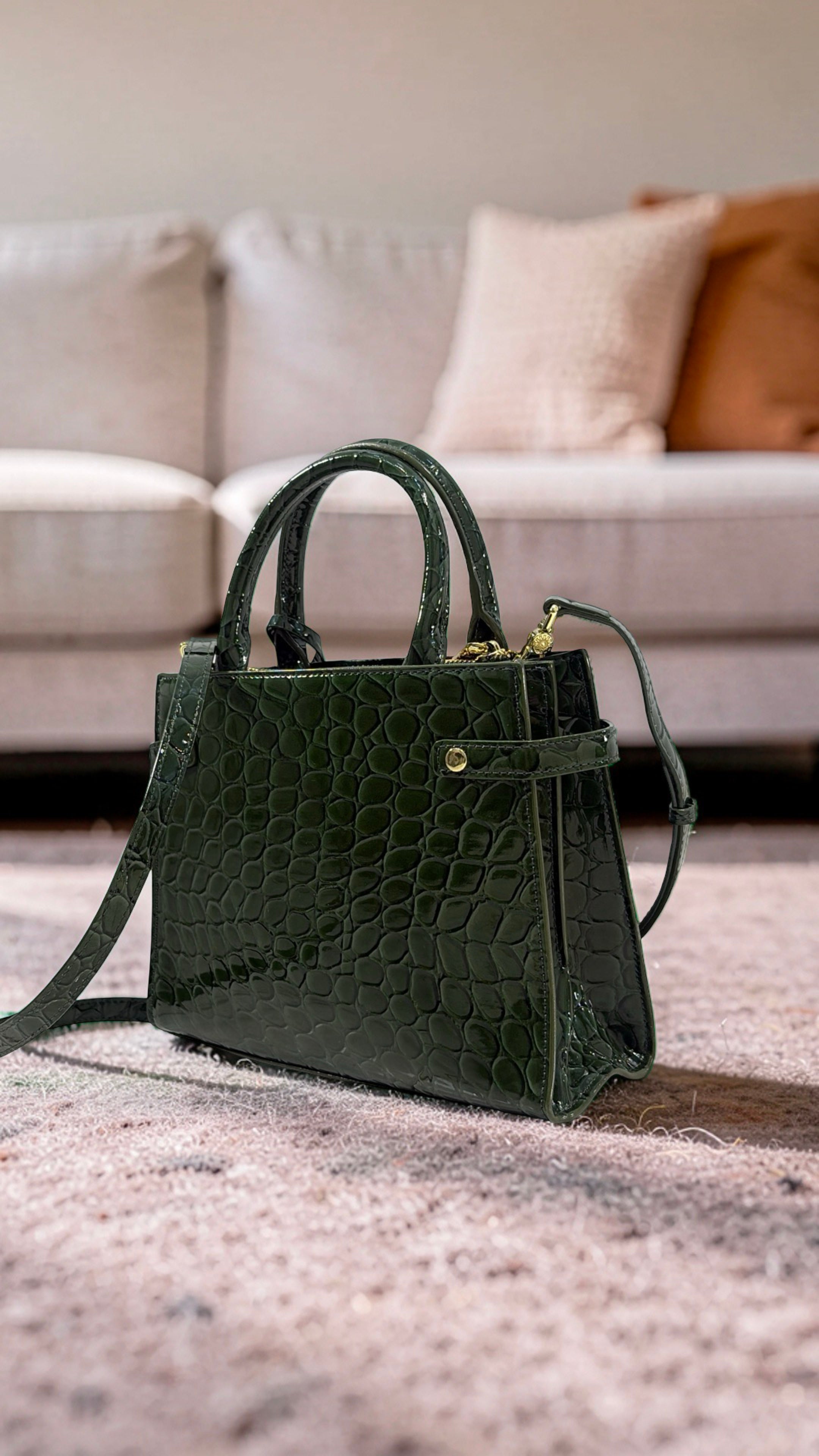 Versse Structured Leather Faux Croc Skin Bag in Green