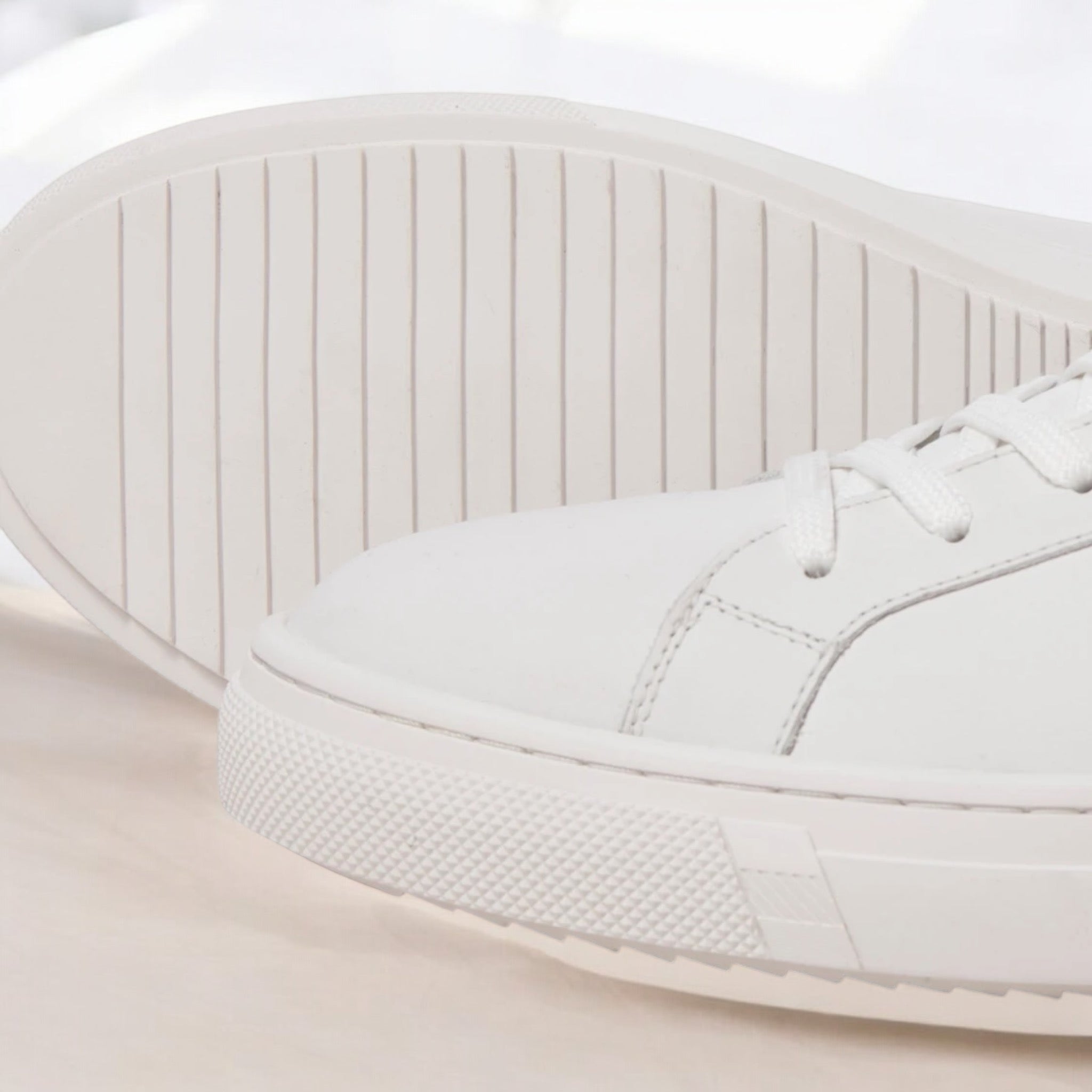 JACK & JONES FLAT SOLE UNISEX LEATHER SNEAKERS IN WHITE