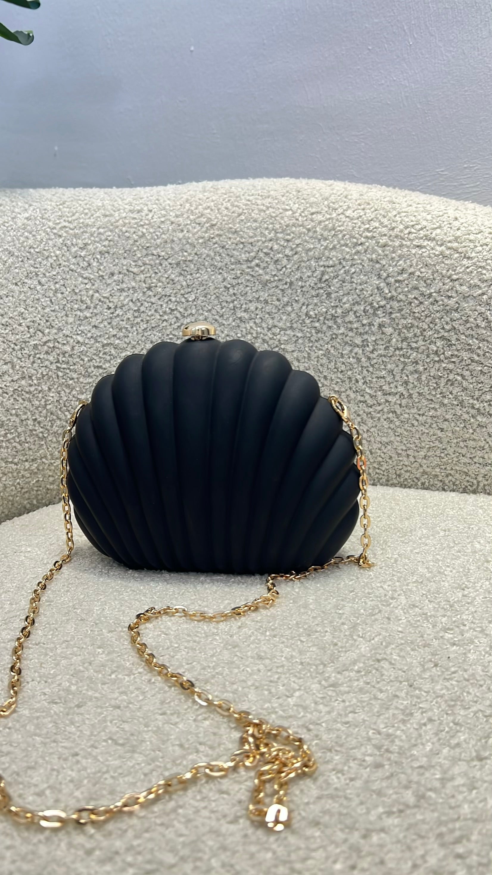 Shell Matte Clutch Purse in Black