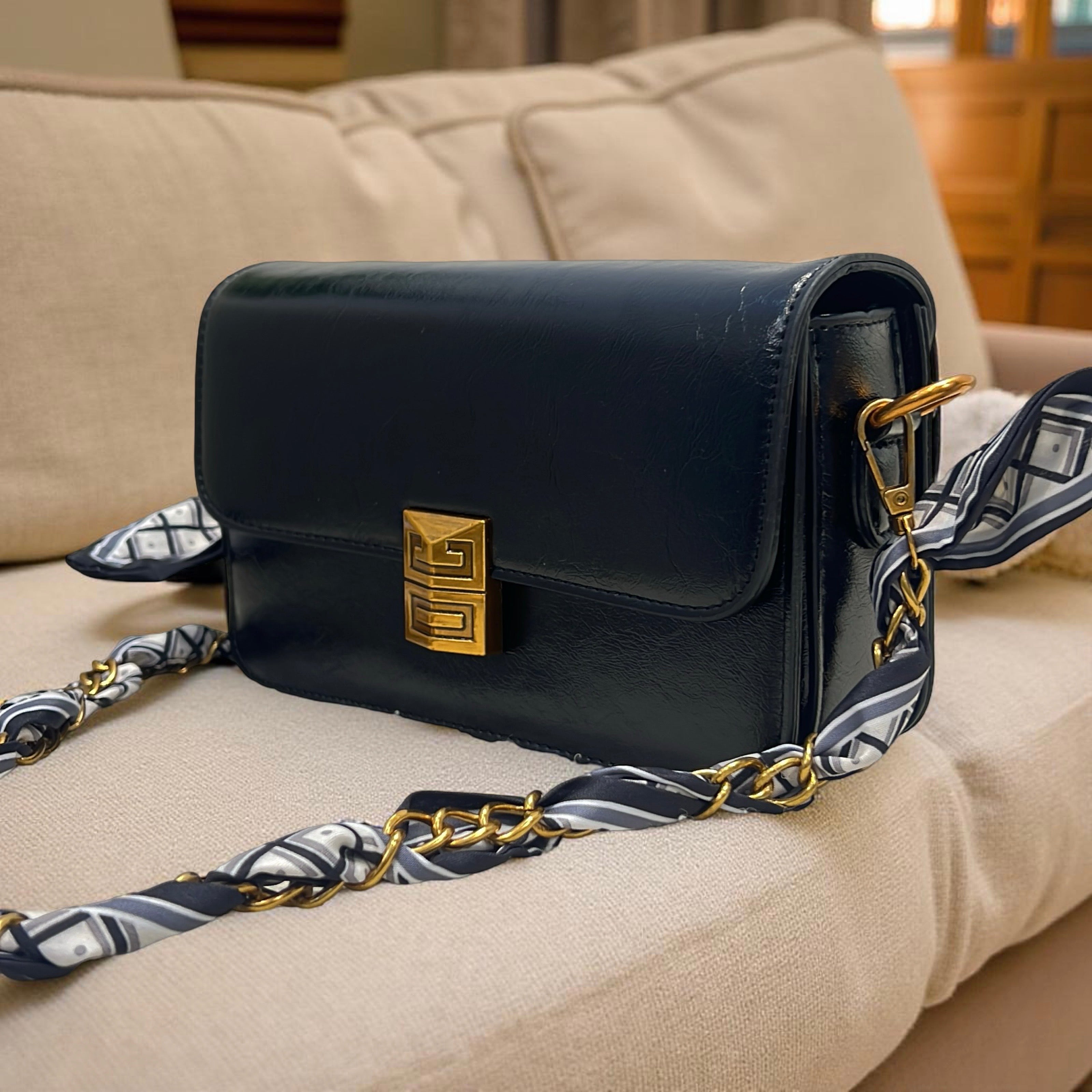 Classiic Mini Metal Clasp Detail in Black