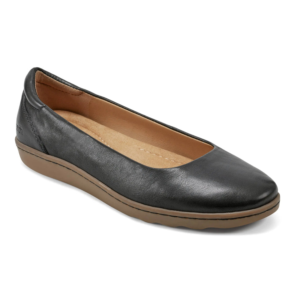 Earth Almond Toe Leather Flat Shoes in Black