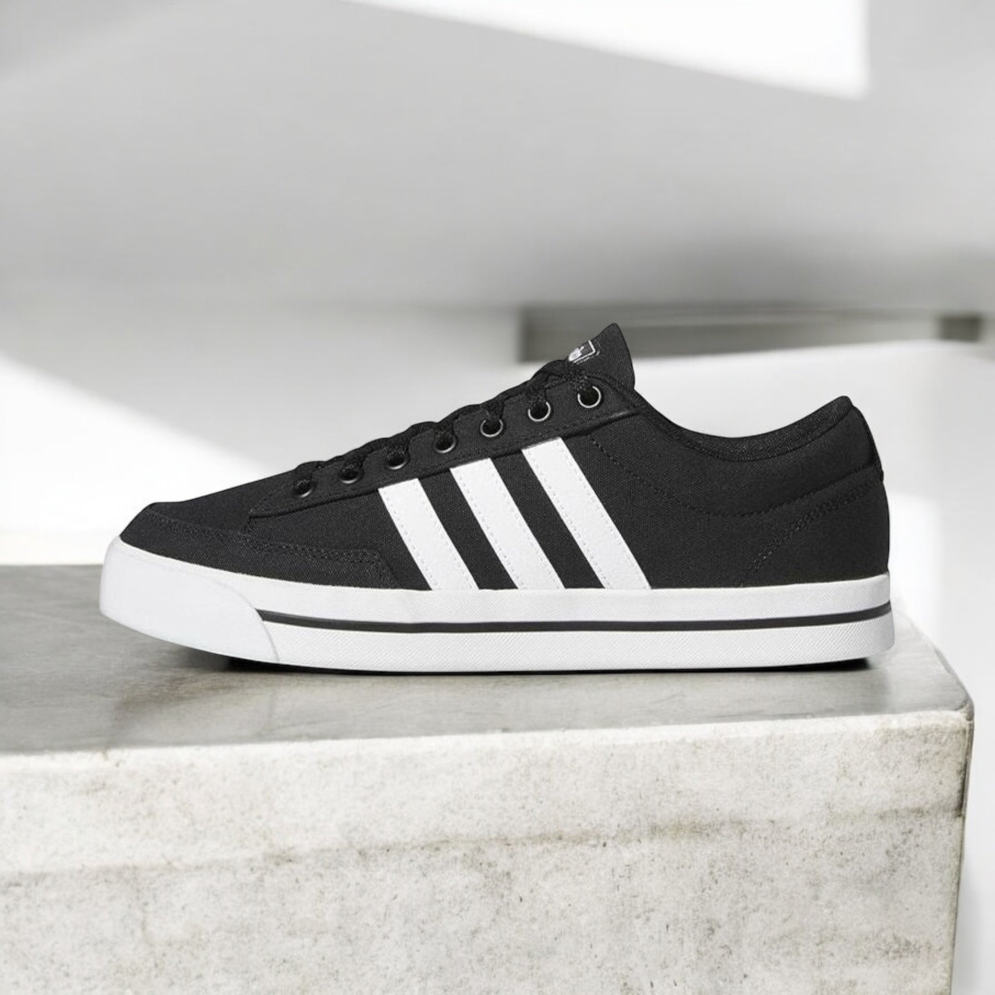 ADIDAS RETROVULC SNEAKERS WHITE STRIPE IN BLACK