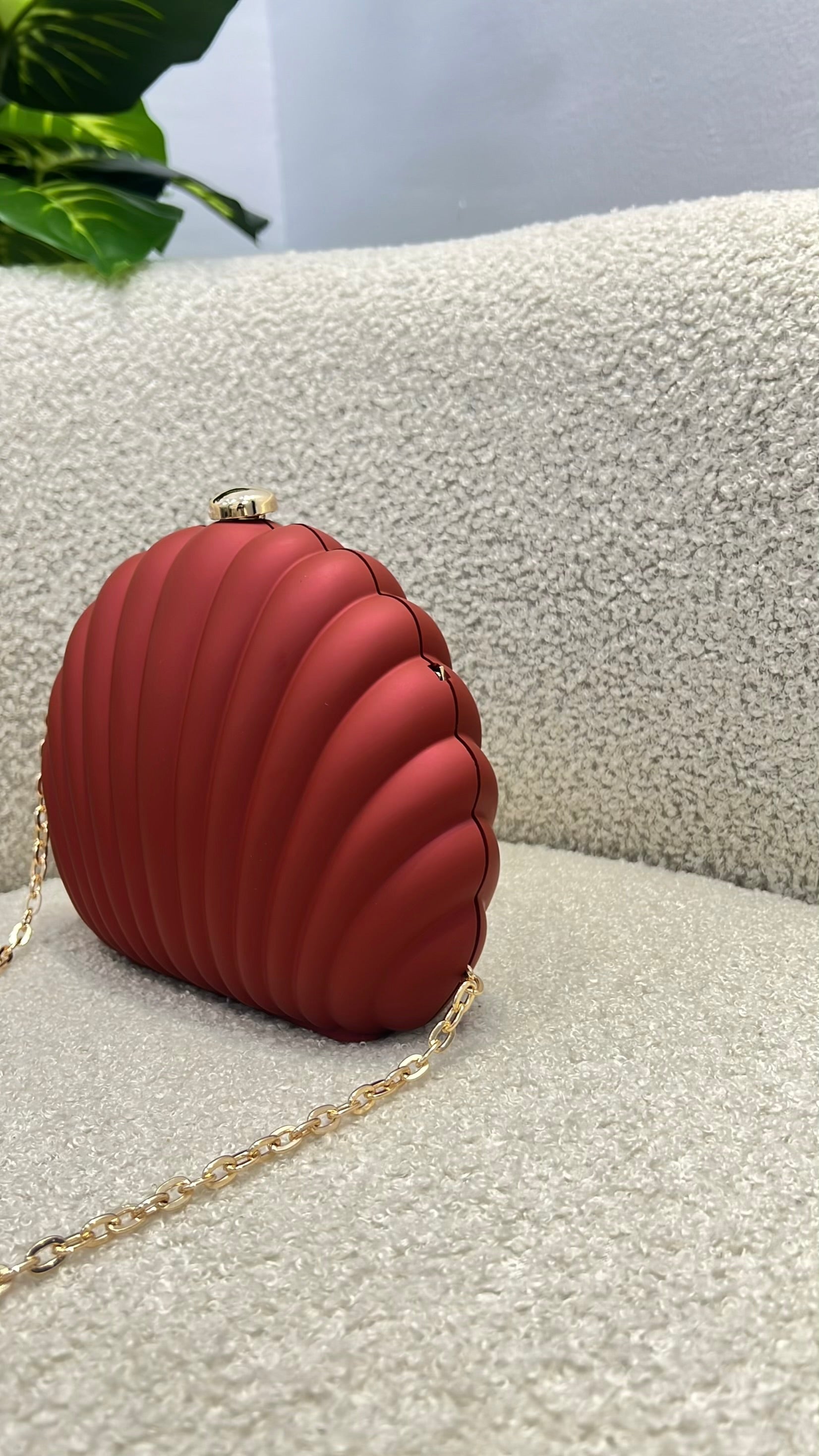 Shell Matte Clutch Purse in Wine