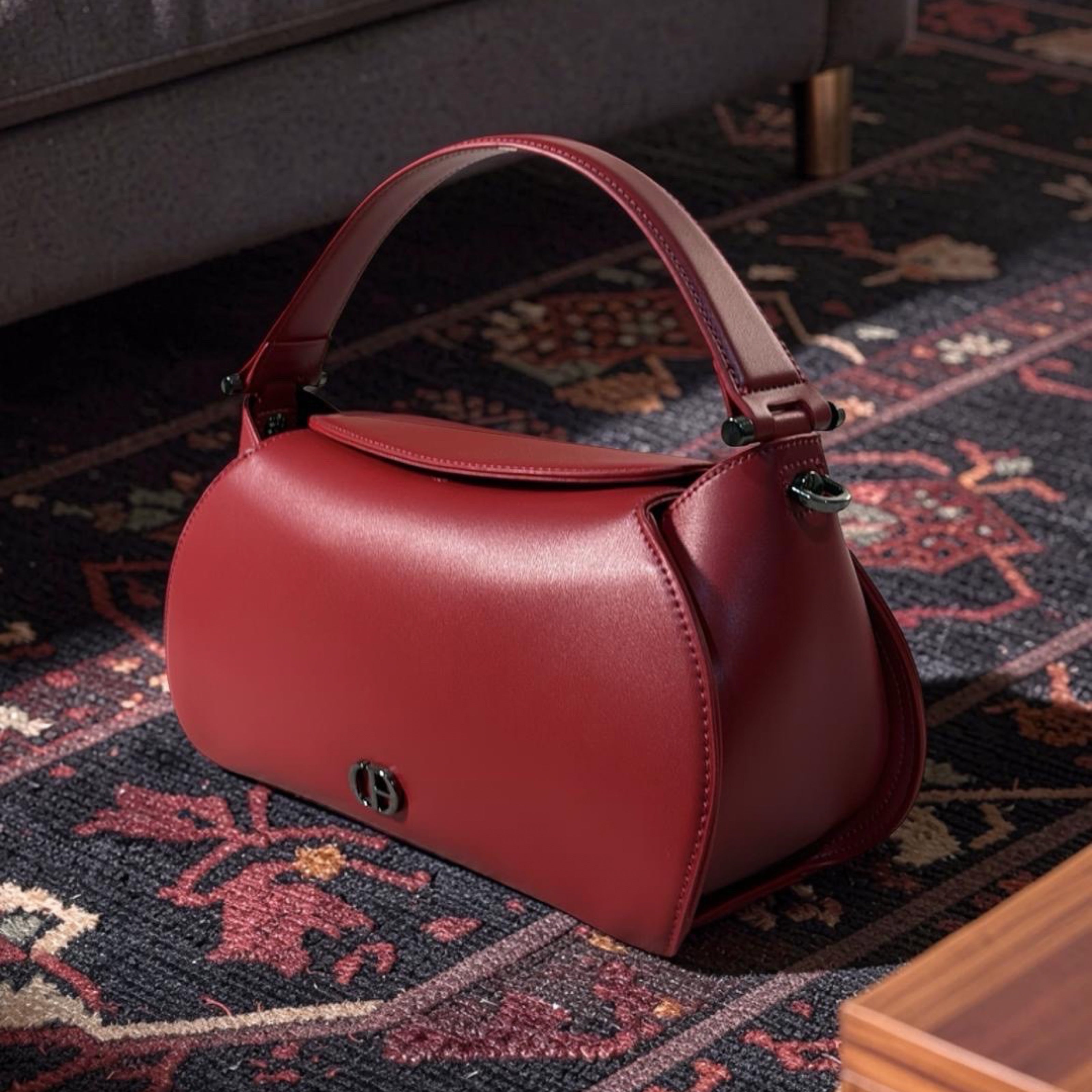 Chrisbella Wrap Deisgn Top Handle Bag in Red
