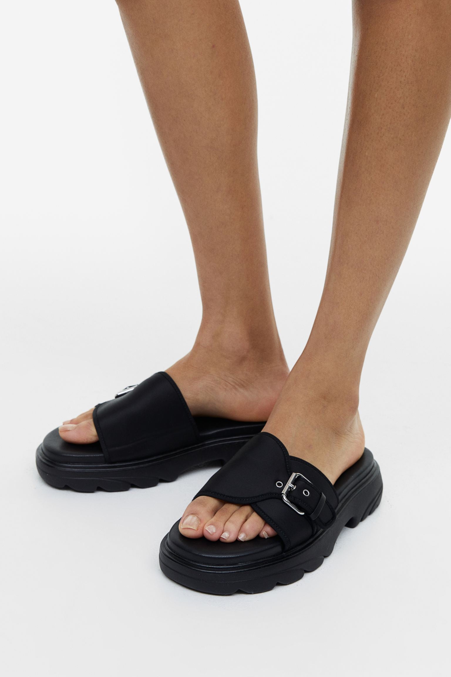 H & M BLACK CHUNKY BUCKLE DETAIL SLIDE