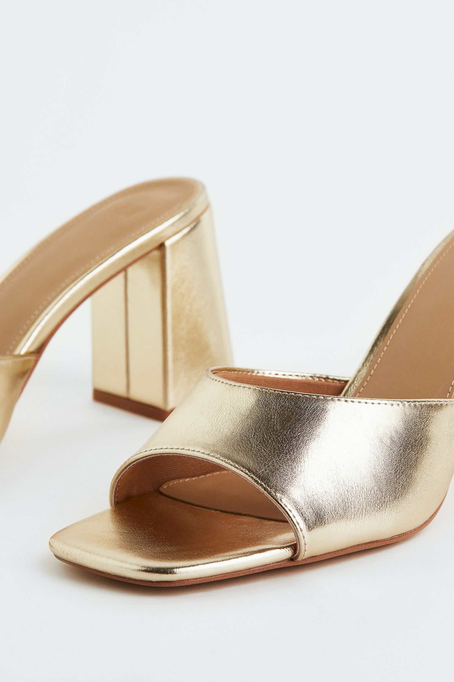 H and m outlet gold sandals